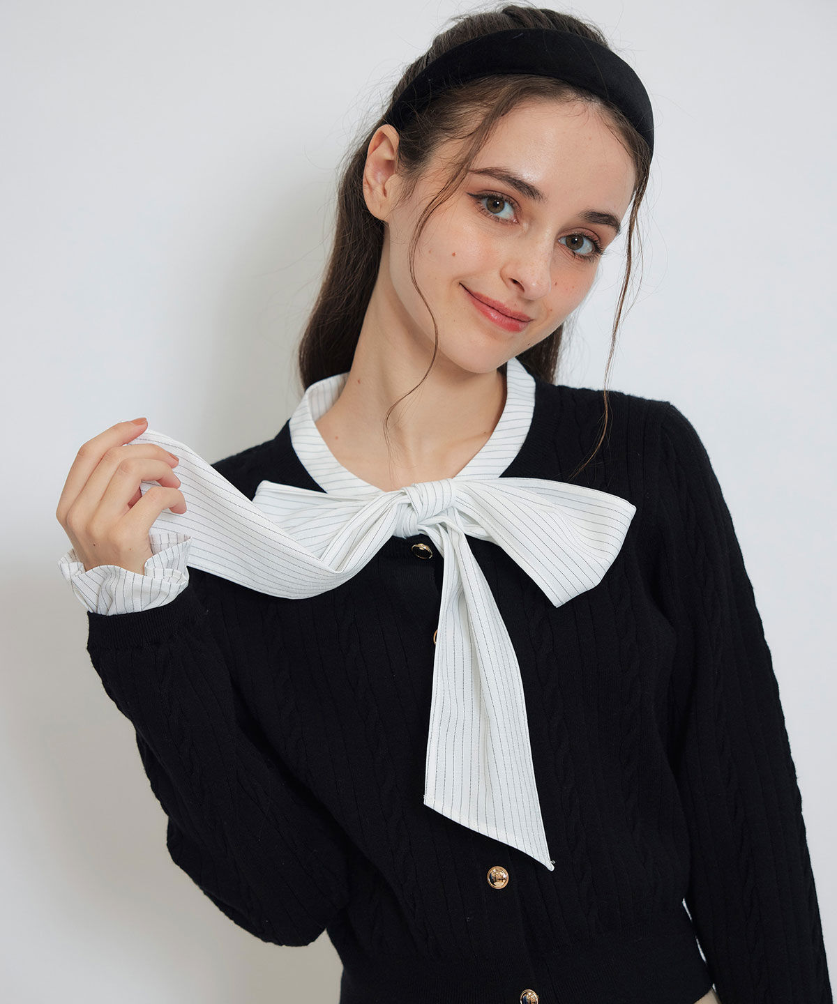 REDYAZEL「エンブレムボタンケーブルリボンタイニットトップス」|ニット・セーター|