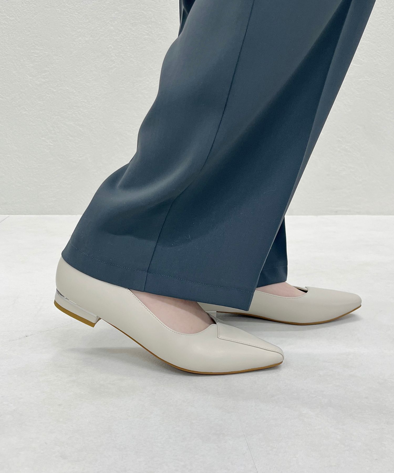 ORiental TRaffic「【WEB限定】アシンメトリーデザイン フラット パンプス /55102 通勤靴 すっきりシルエット」|パンプス|