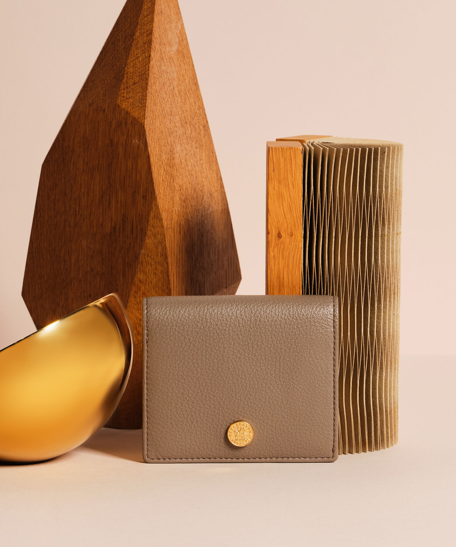 TOPKAPI 「【TOPKAPI】 イタリアンシュリンクレザー 二つ折り 財布 fortuna フォルトゥナ」|財布|グレージュ