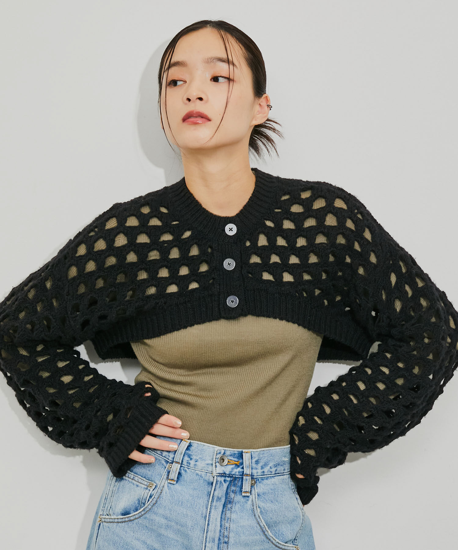 ADAM ET ROPE'「アイレットボレロカーディガン」|カーディガン|ブラック(01)