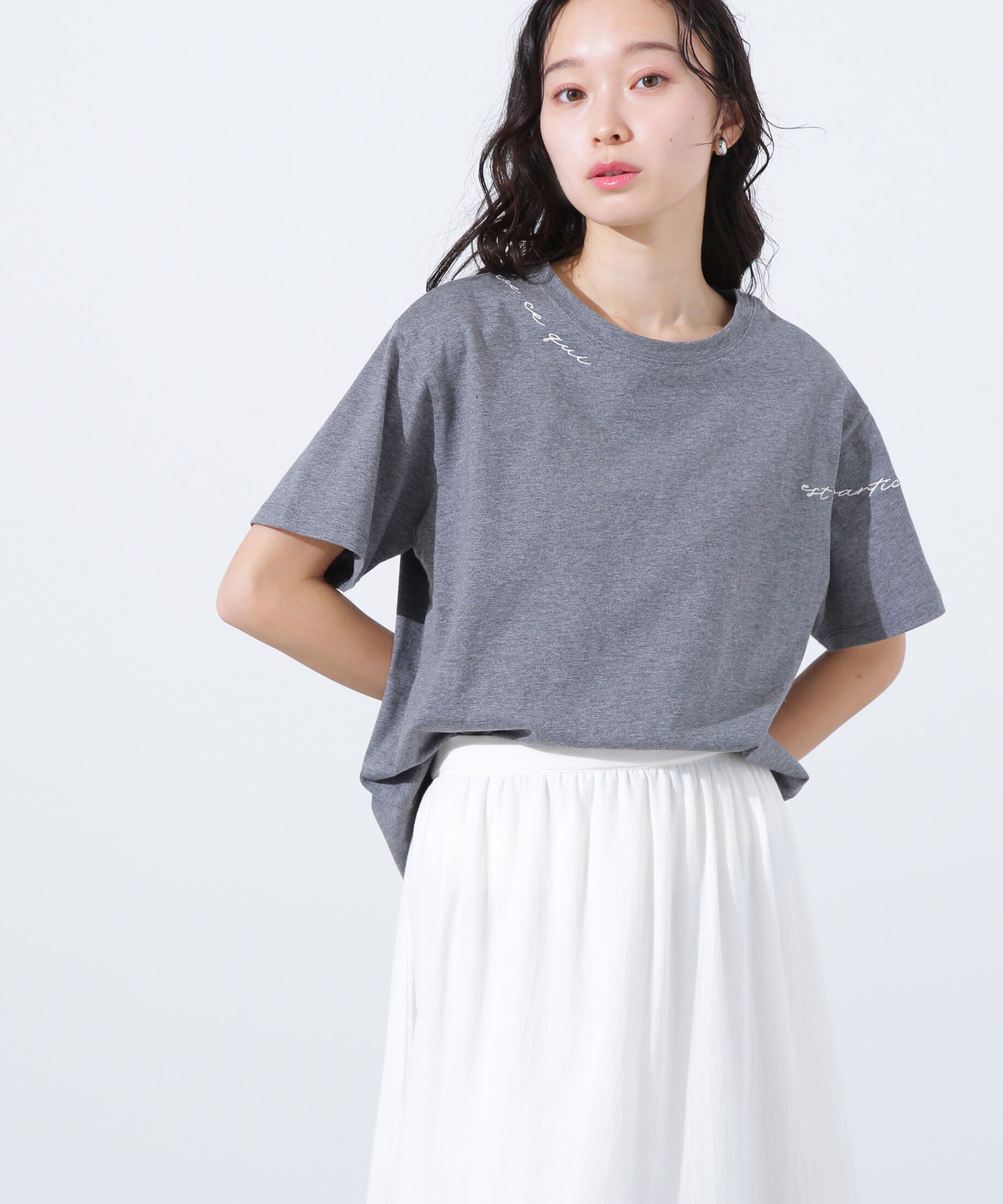  「ロゴ刺繍カットソー」|Tシャツ・カットソー|チャコール1