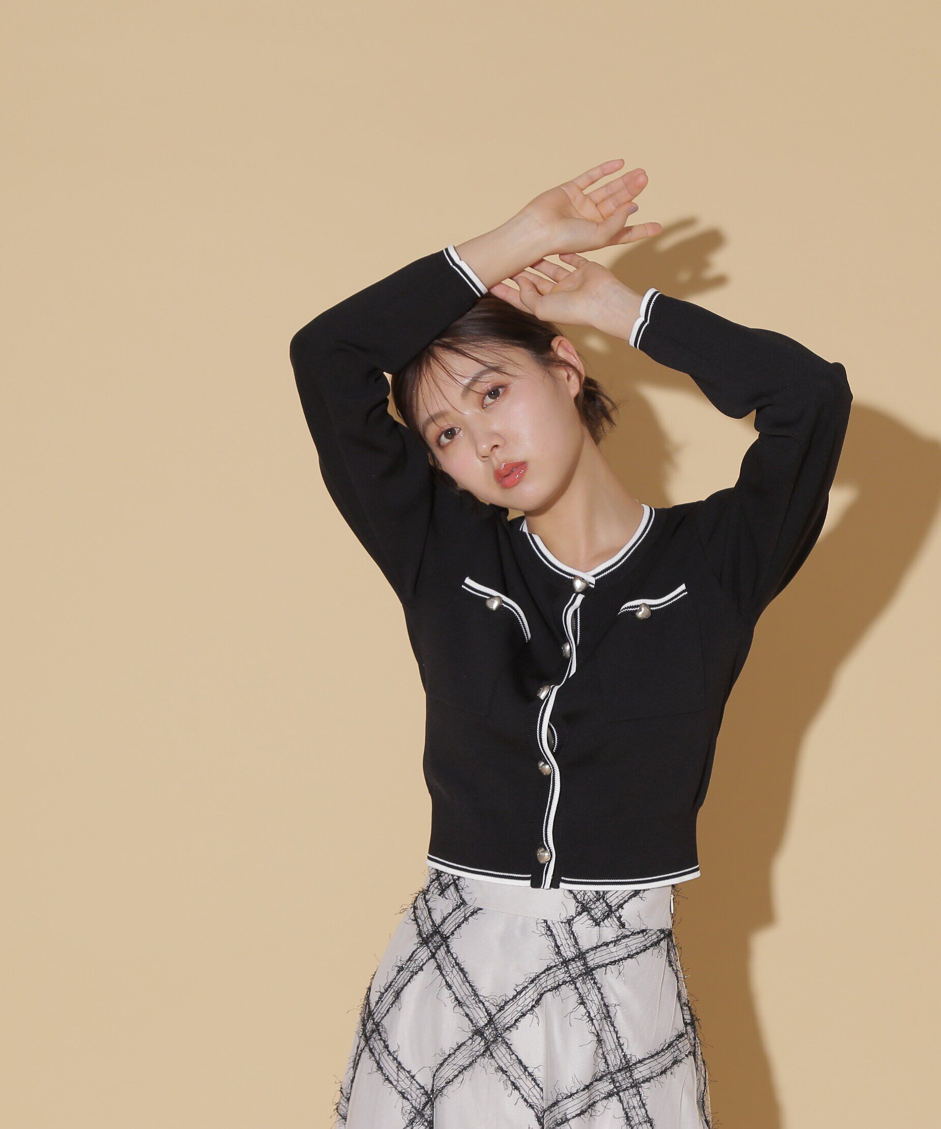  「バリエーションハートメタルUVカーデ WEB限定カラー:白赤」|ニット・セーター|