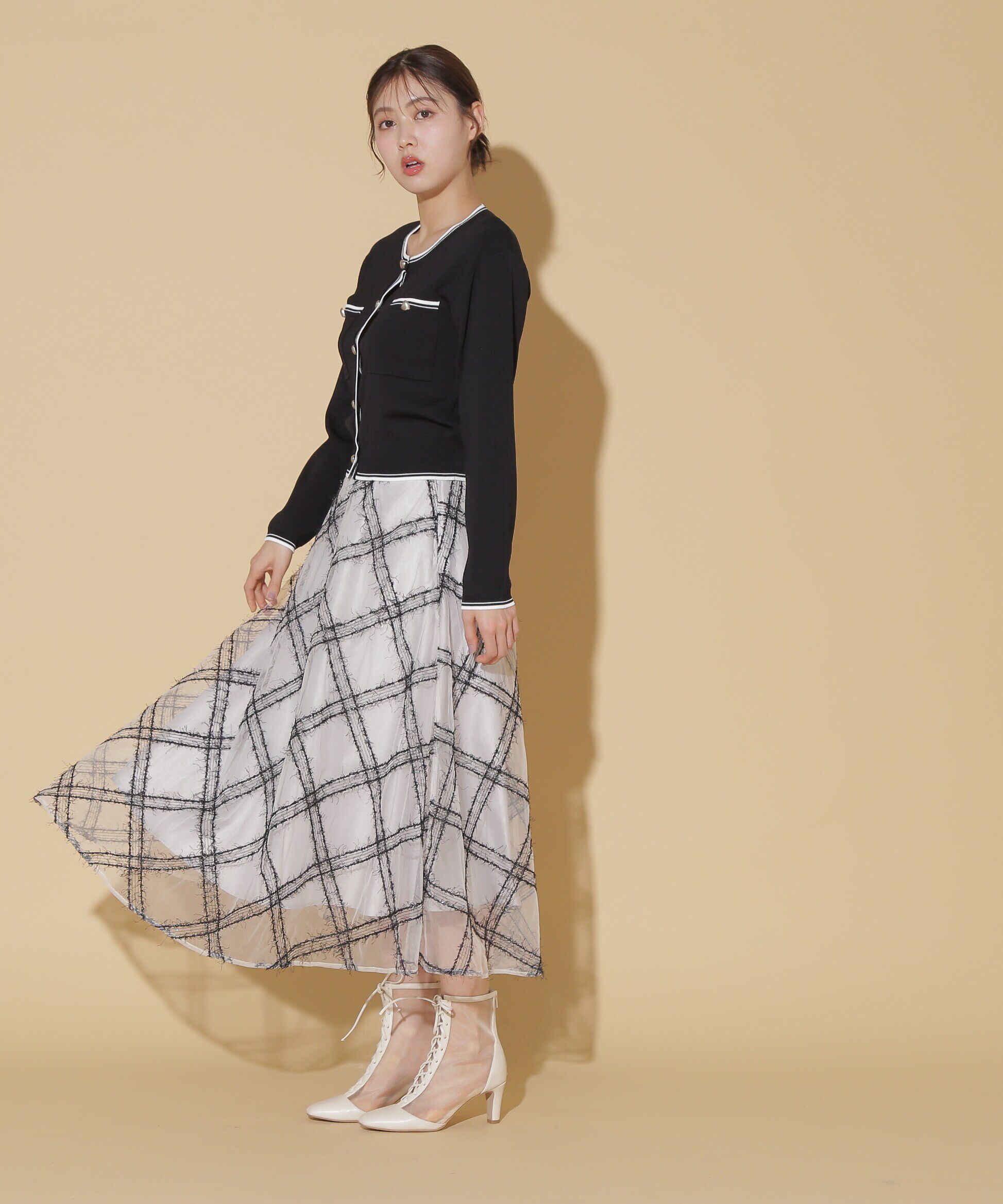  「バリエーションハートメタルUVカーデ WEB限定カラー:白赤」|ニット・セーター|