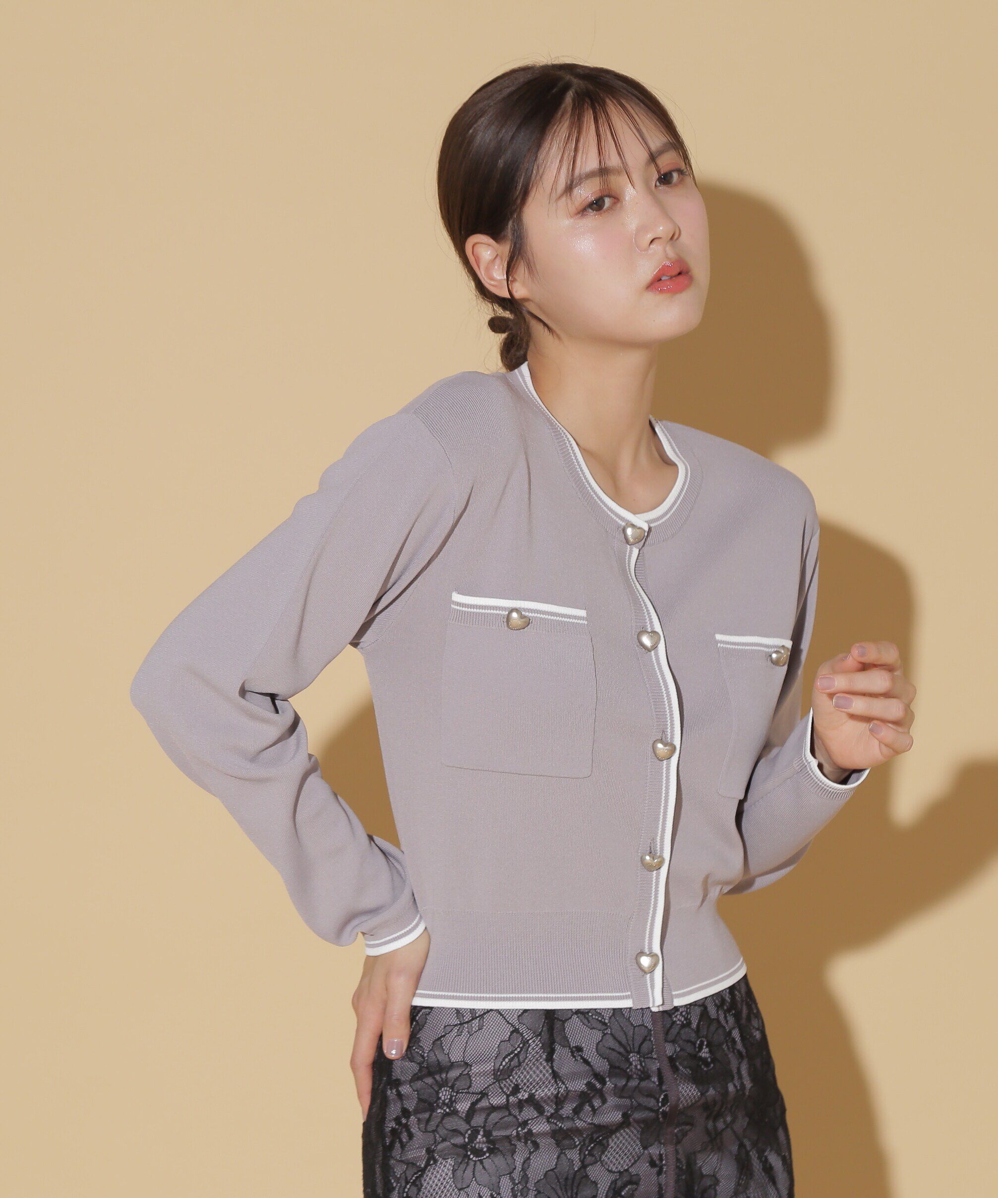  「バリエーションハートメタルUVカーデ WEB限定カラー:白赤」|ニット・セーター|