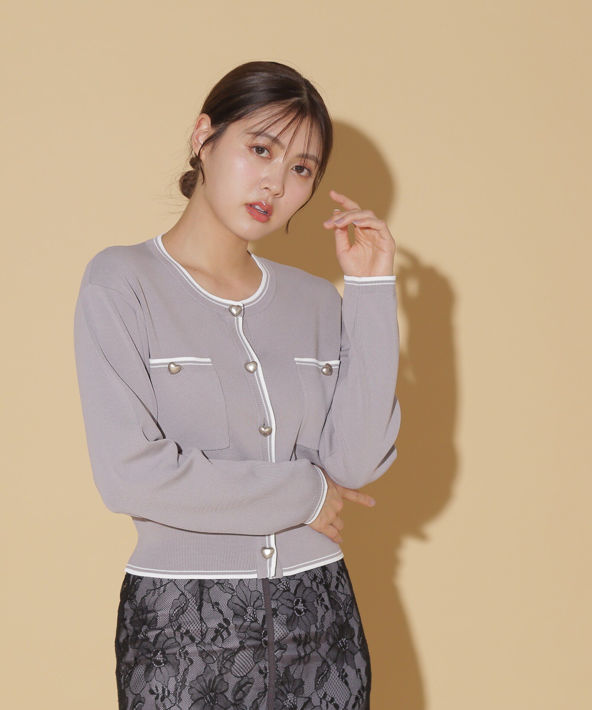  「バリエーションハートメタルUVカーデ WEB限定カラー:白赤」|ニット・セーター|