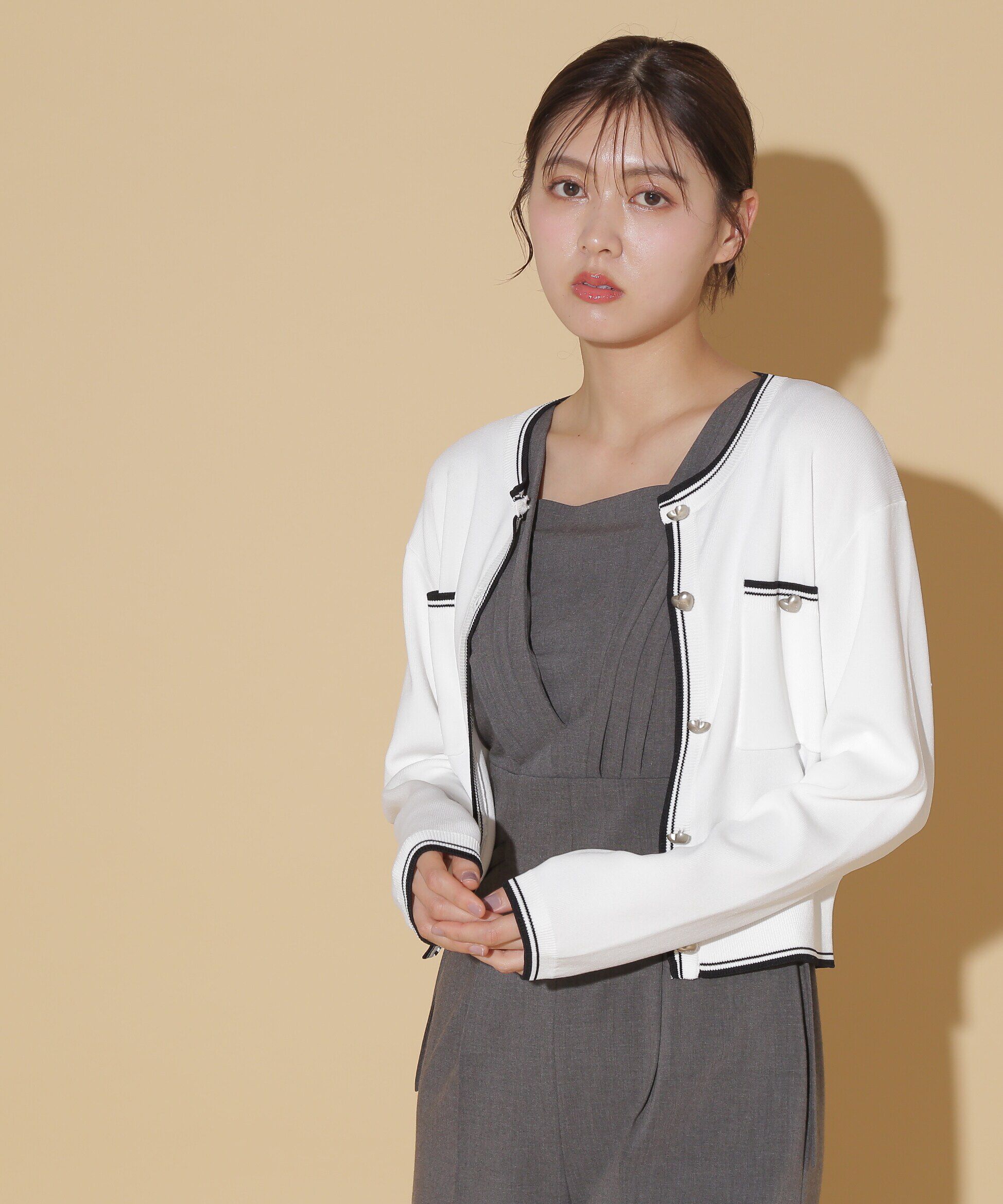  「バリエーションハートメタルUVカーデ WEB限定カラー:白赤」|ニット・セーター|