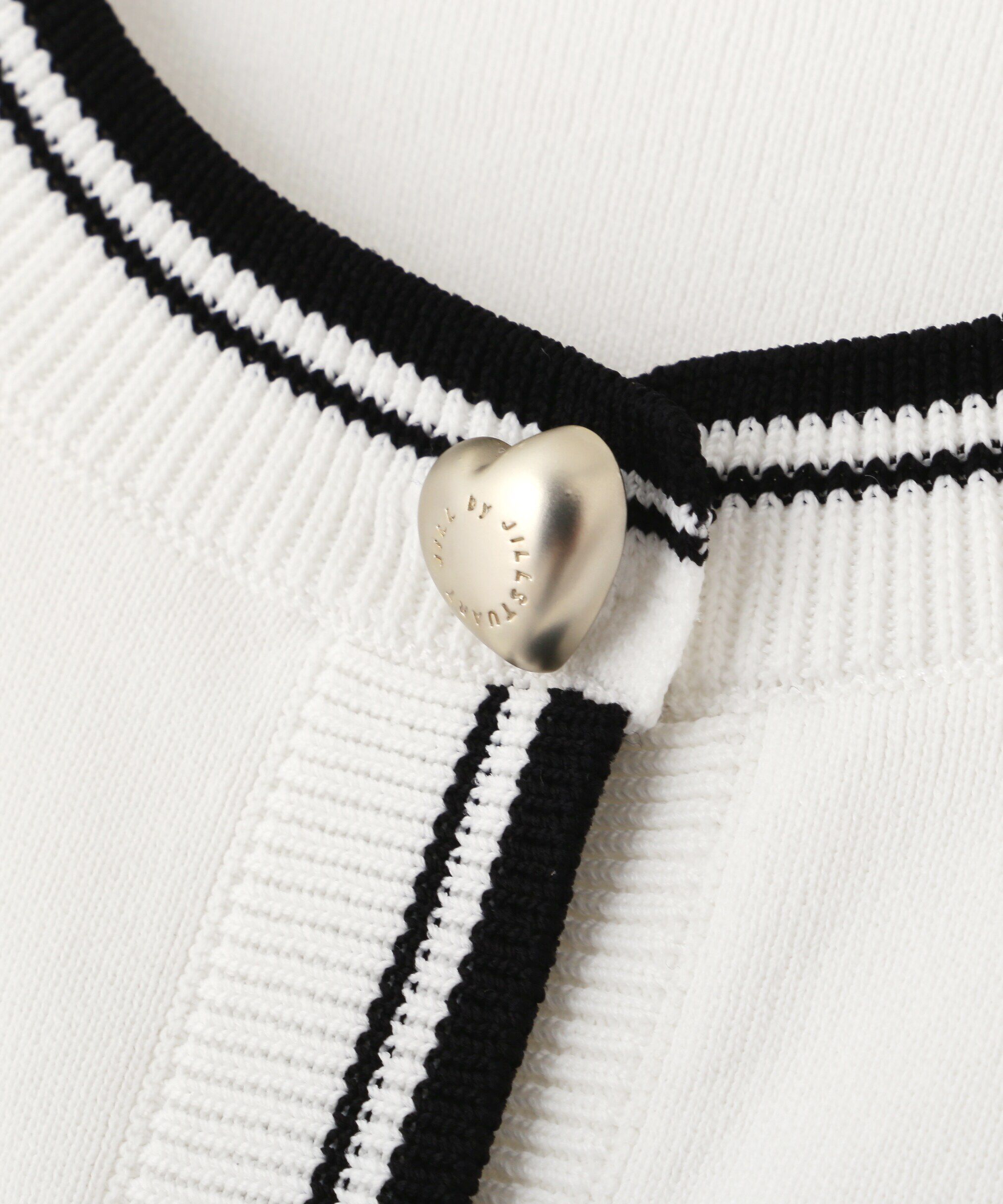  「バリエーションハートメタルUVカーデ WEB限定カラー:白赤」|ニット・セーター|