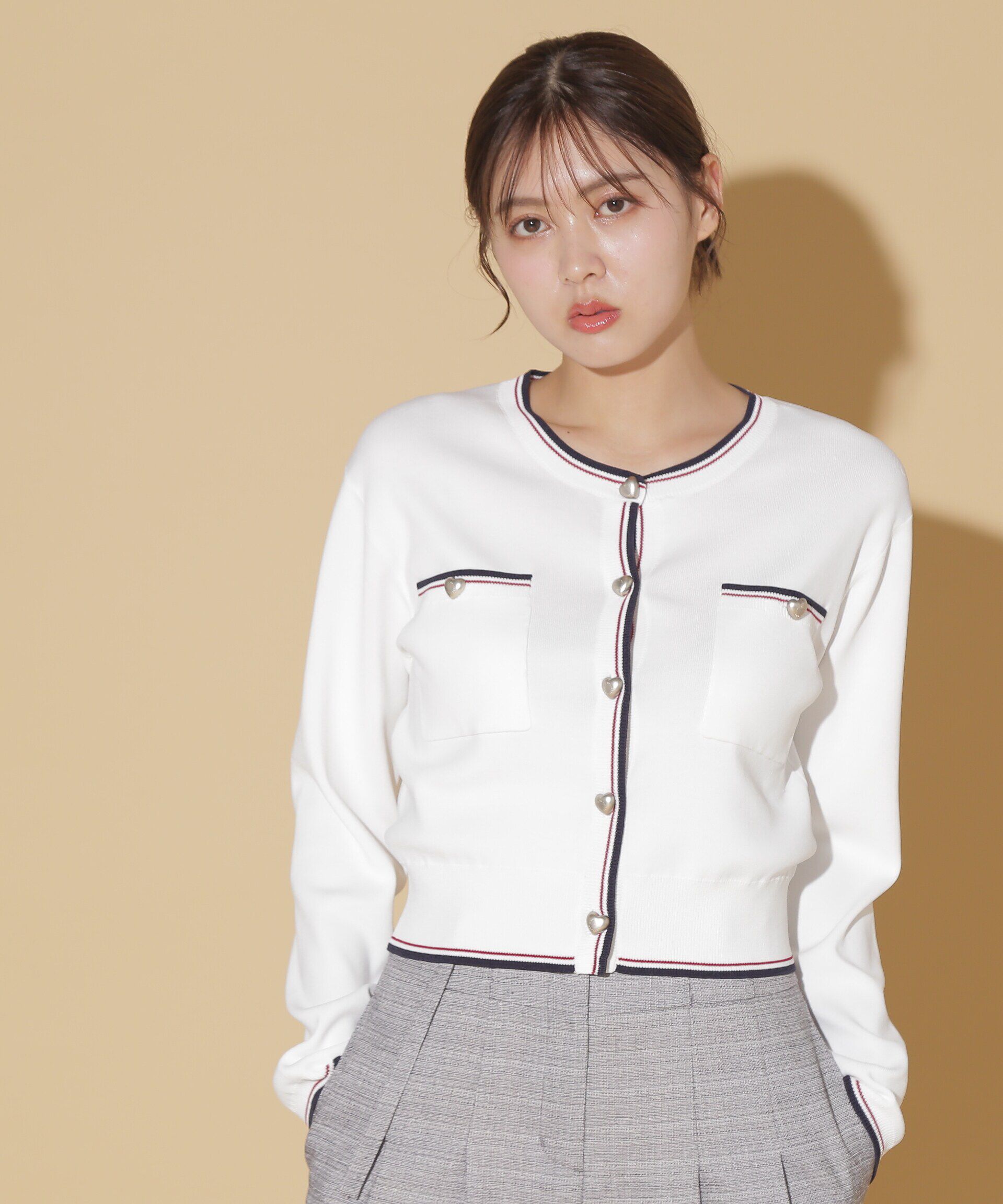  「バリエーションハートメタルUVカーデ WEB限定カラー:白赤」|ニット・セーター|