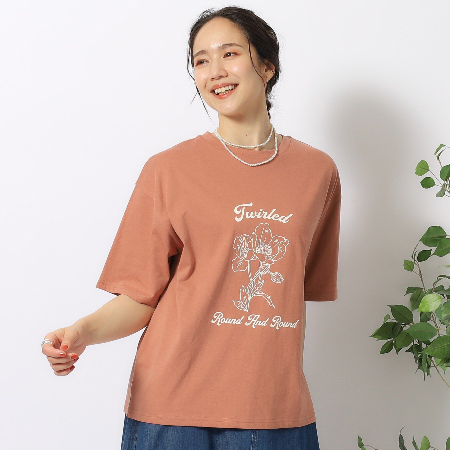 SHOO･LA･RUE「【洗える/プチプラ/綿100％】グラフィック半袖ゆるTシャツ」|Tシャツ・カットソー|オレンジ(467)