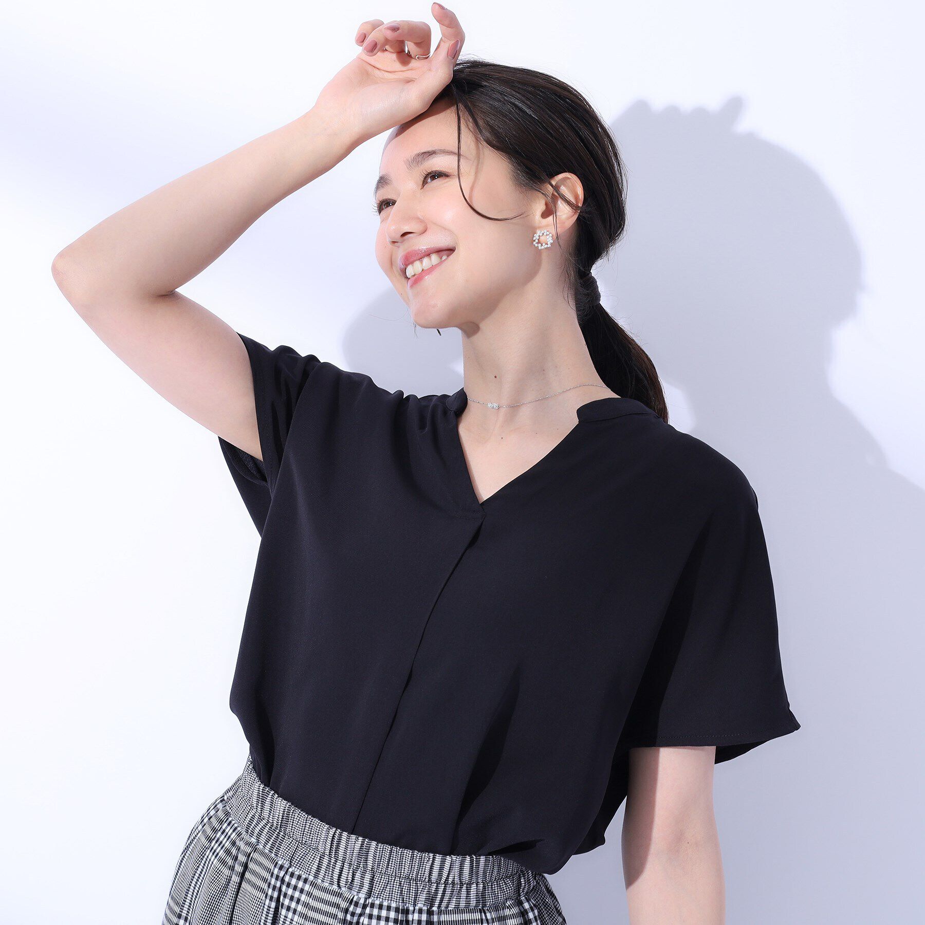 SHOO･LA･RUE「【洗える/プチプラ/無理せずキレイ】女性らしく好印象 スキッパーブラウス」|シャツ・ブラウス|ブラック(019)