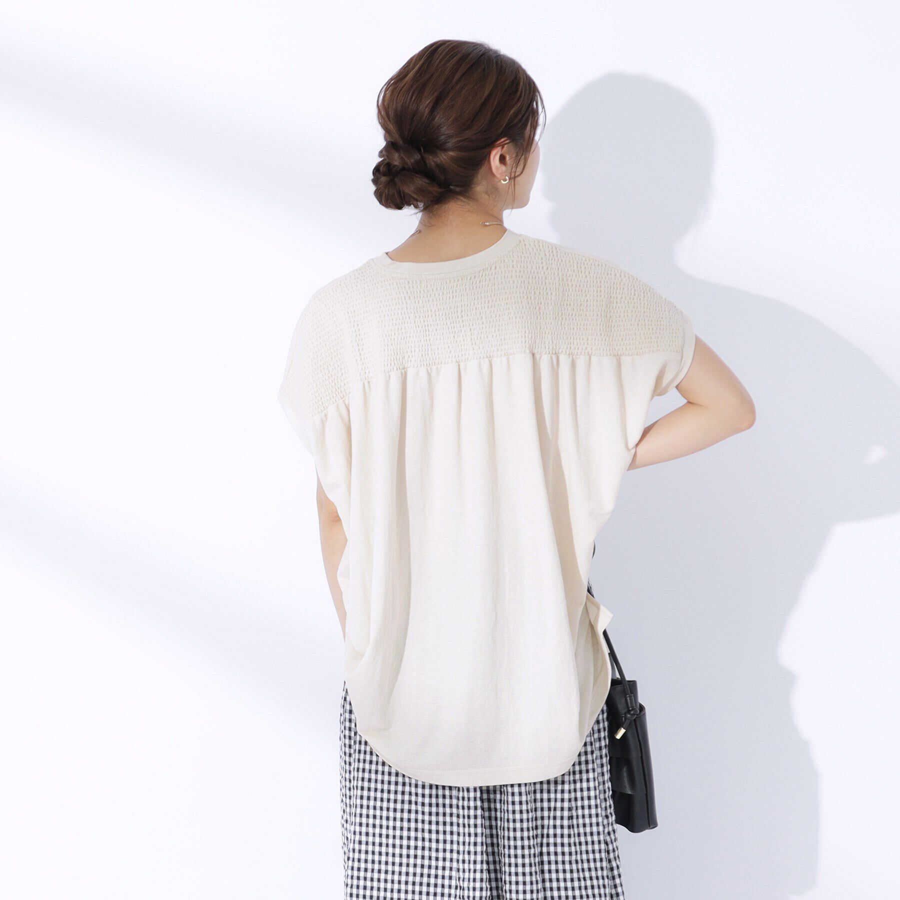 SHOO･LA･RUE「後ろ姿も抜かりなく バックシャーリング切り替えトップス」|Tシャツ・カットソー|