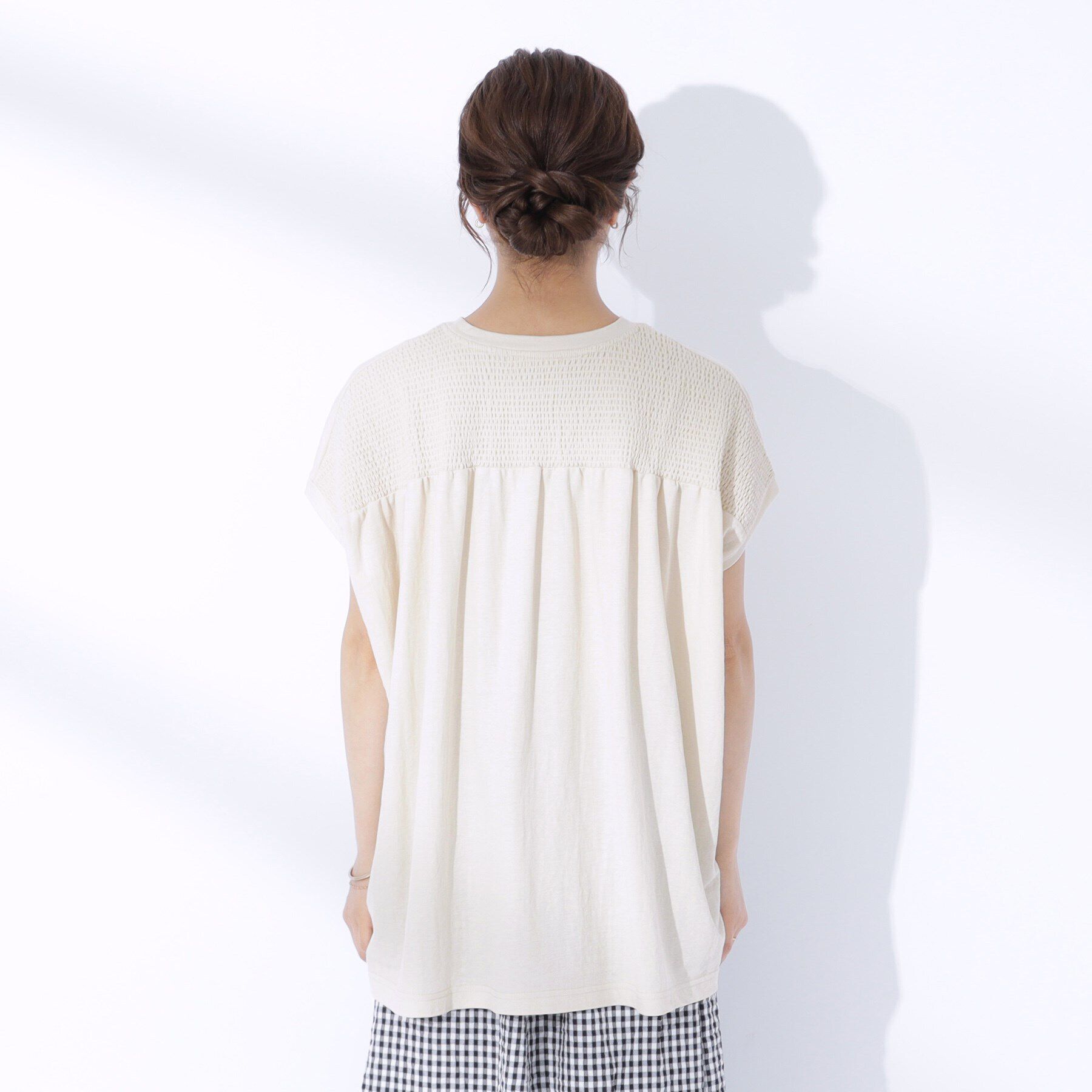 SHOO･LA･RUE「後ろ姿も抜かりなく バックシャーリング切り替えトップス」|Tシャツ・カットソー|