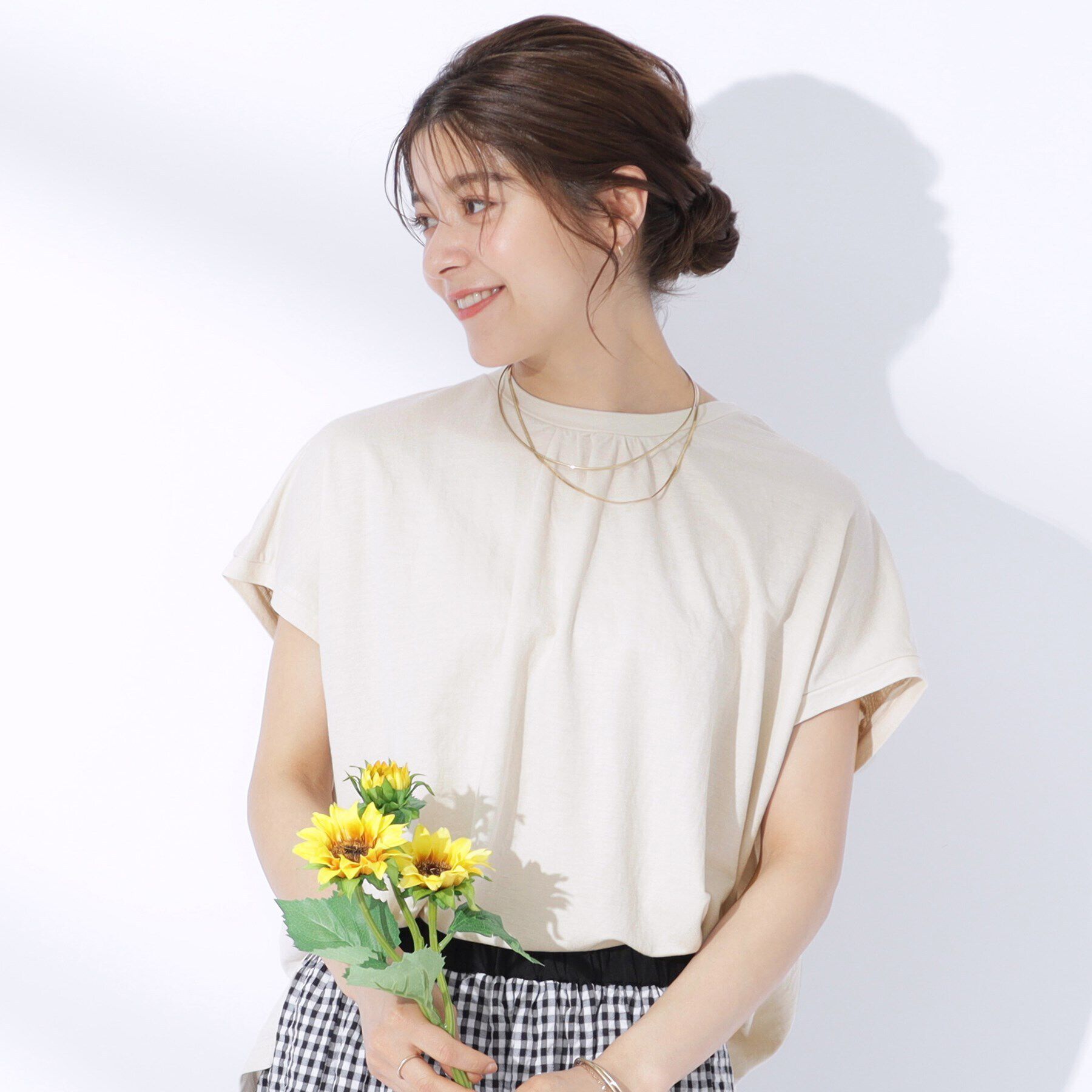 SHOO･LA･RUE「後ろ姿も抜かりなく バックシャーリング切り替えトップス」|Tシャツ・カットソー|グレージュ(050)