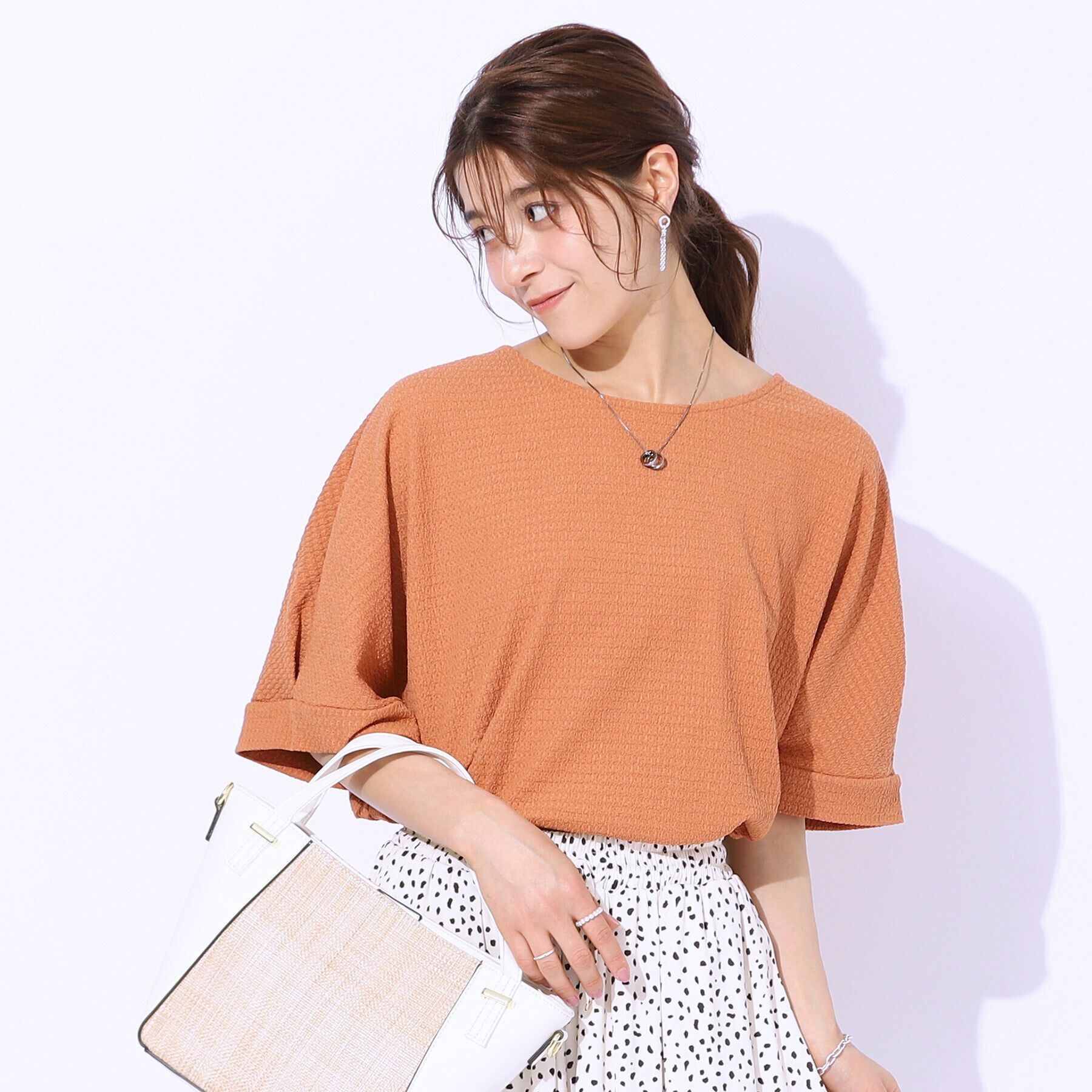 SHOO･LA･RUE「【涼やかリラクシー】アウトで決まる 5分袖ドルマントップス」|Tシャツ・カットソー|オレンジ(066)