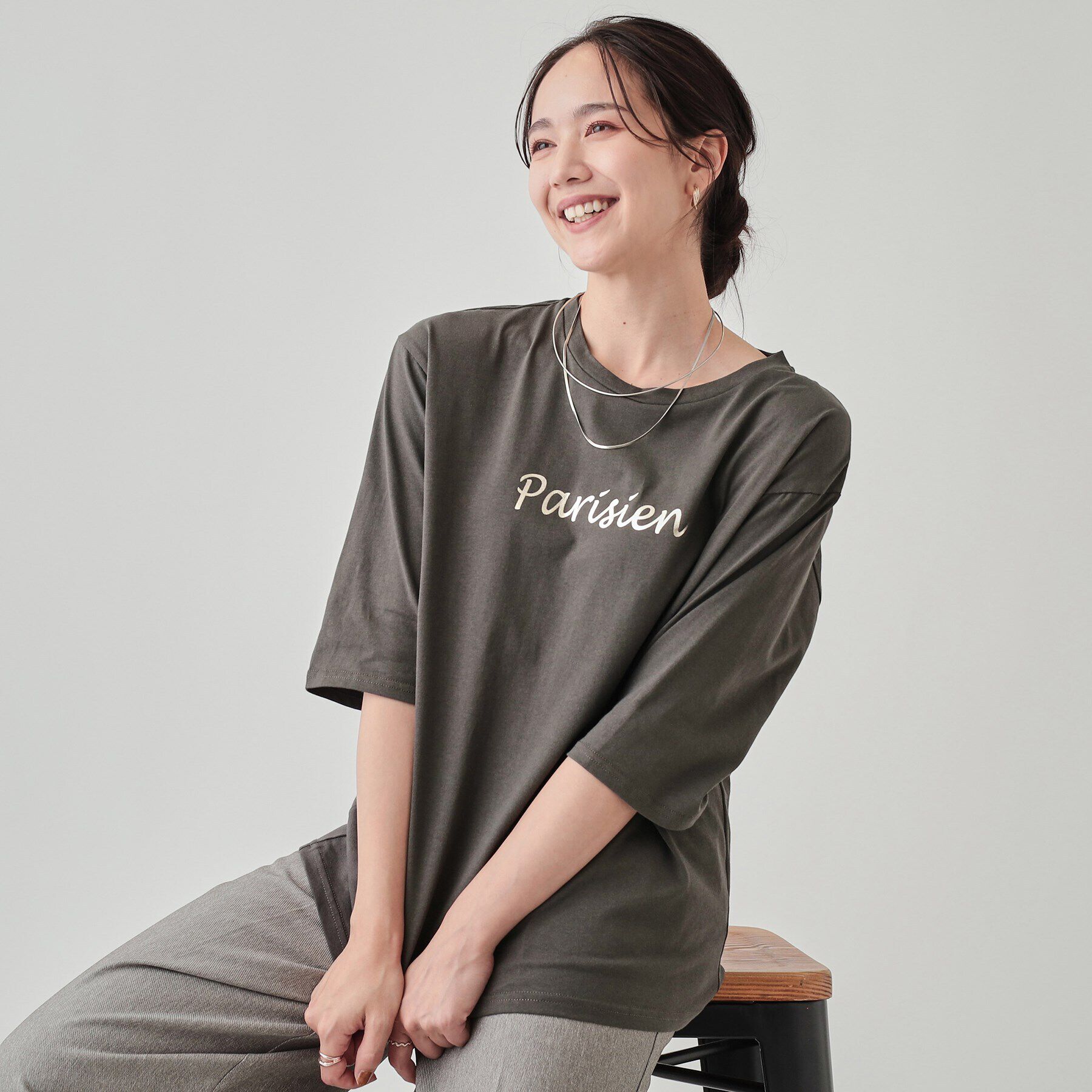 SHOO･LA･RUE「【UV】二の腕カバーにも USAコットンロゴTシャツ」|Tシャツ・カットソー|チャコールグレー(0