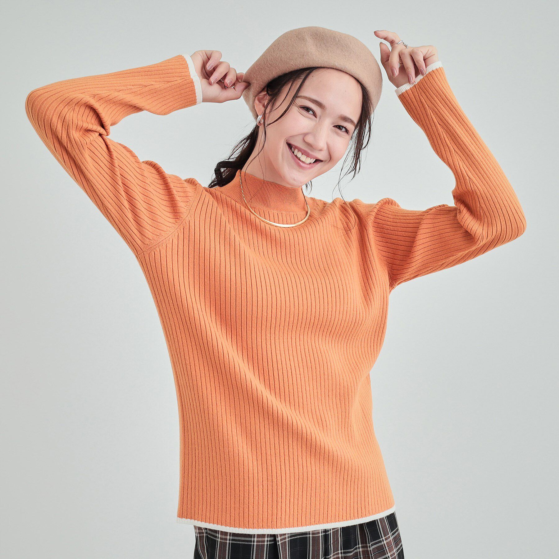 SHOO･LA･RUE「【洗える】1枚でこなれ見え 配色ライン リブハイネックニット」|ニット・セーター|オレンジ(067)