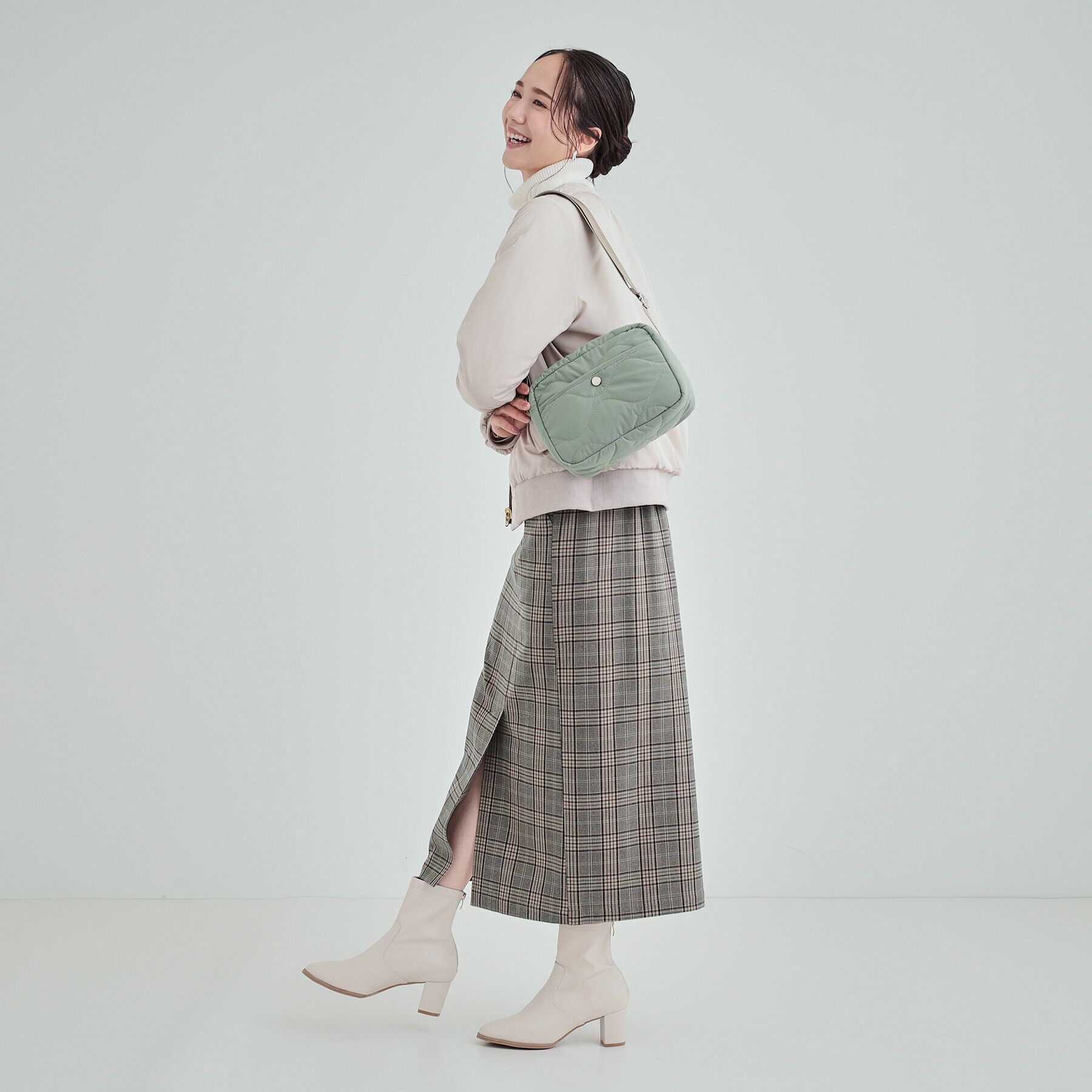 SHOO･LA･RUE「レジャーや旅行にも キルトスクエアショルダーバッグ」|ショルダー・メッセンジャー|