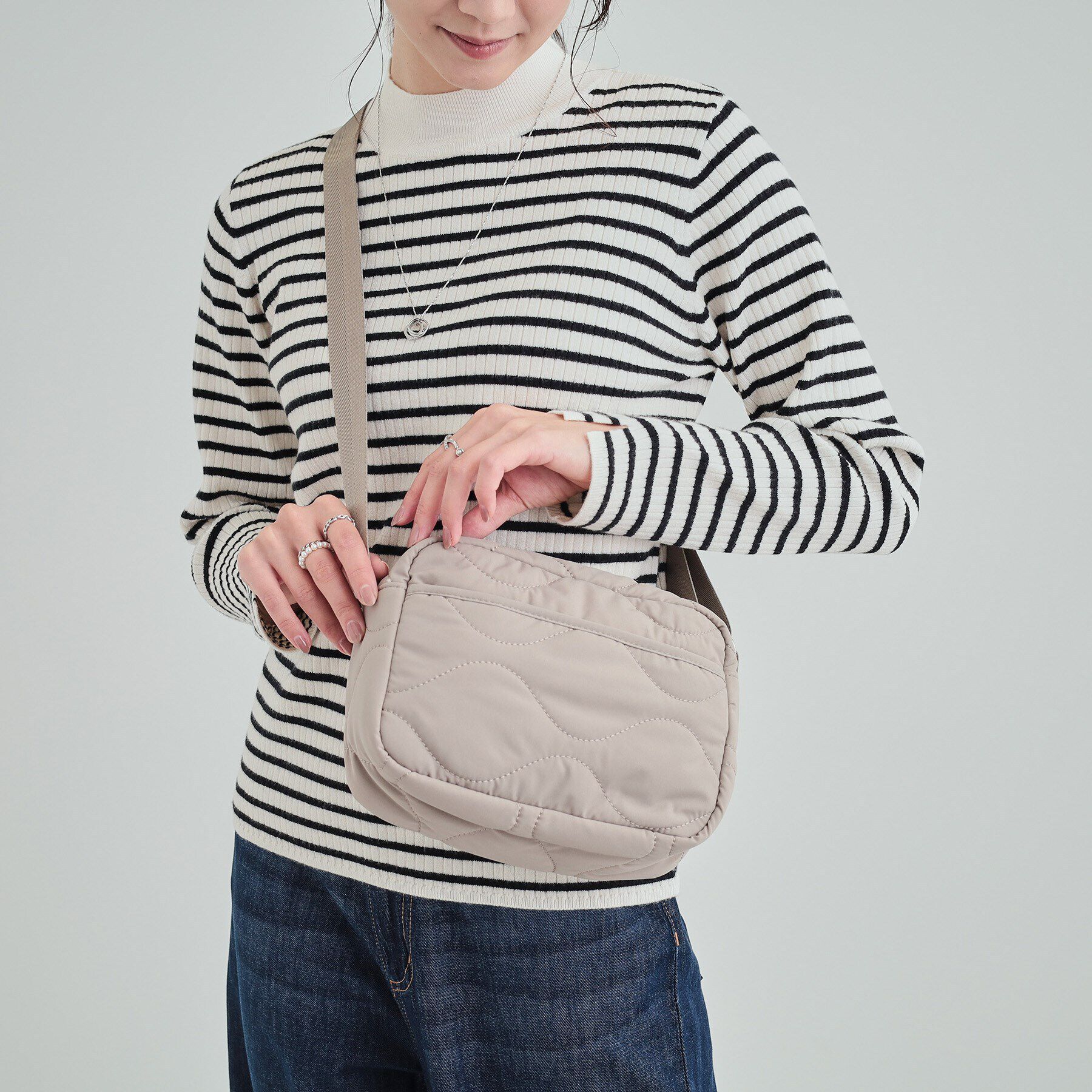 SHOO･LA･RUE「レジャーや旅行にも キルトスクエアショルダーバッグ」|ショルダー・メッセンジャー|