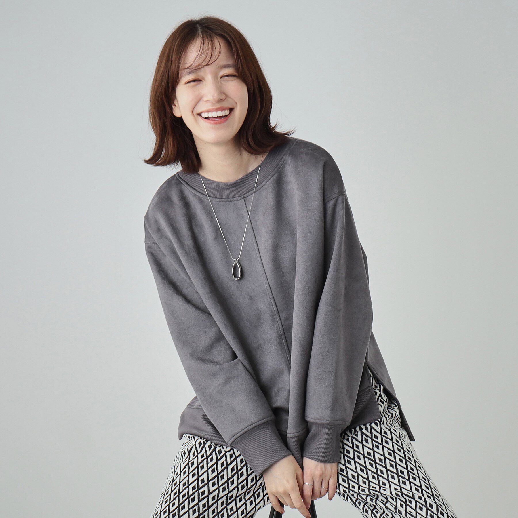 SHOO･LA･RUE「【S-LL】なめらかスエード調トップス」|Tシャツ・カットソー|チャコールグレー(0