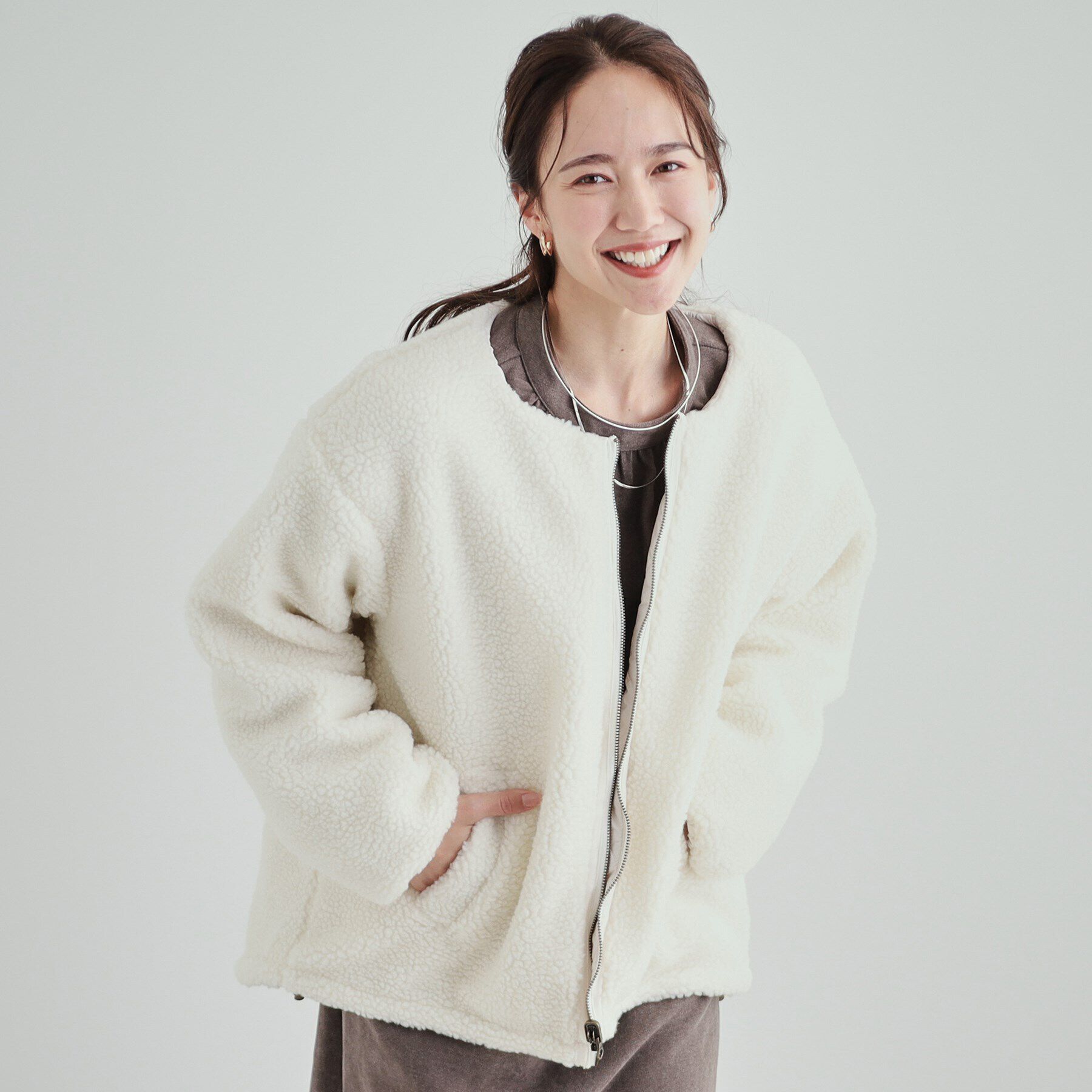 SHOO･LA･RUE「【S-LL/リバーシブル】首まわりすっきり ボア&times;キルト ノーカラーブルゾン」|ブルゾン・スタジャン|オフホワイト(003