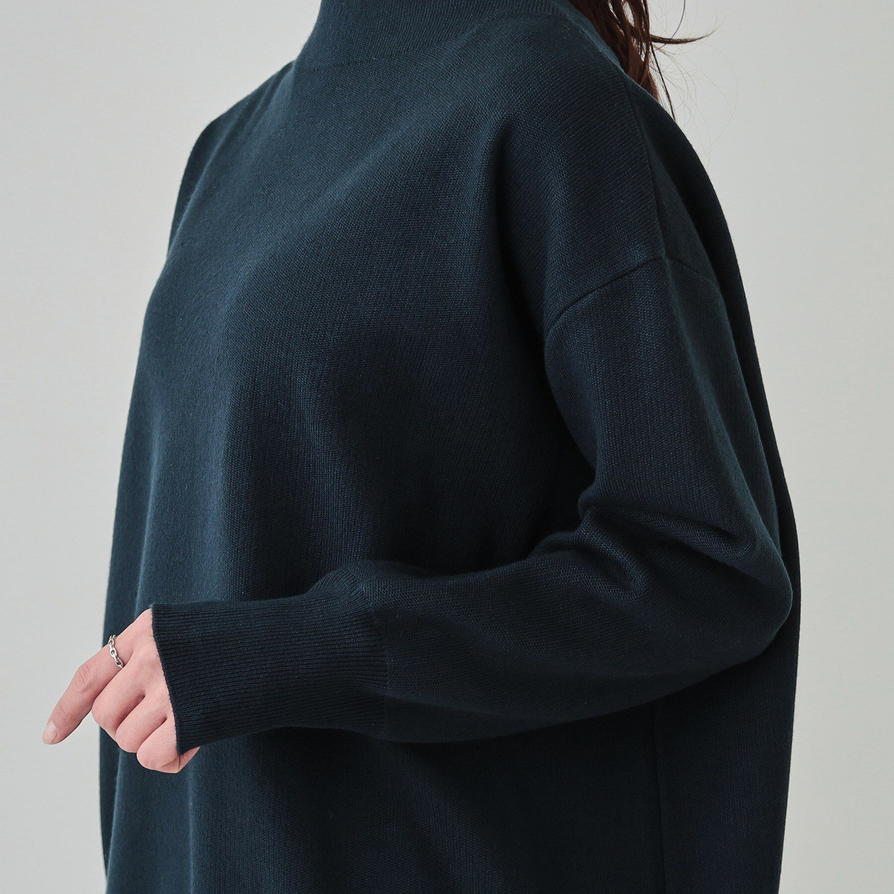 SHOO･LA･RUE「【洗える/体型カバー】絶妙なネックラインにこだわった コクーンニット」|ニット・セーター|