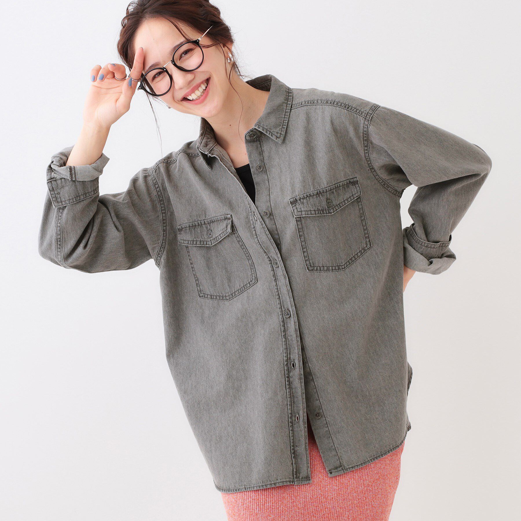SHOO･LA･RUE「【洗える/S-LL】大人のこなれコーデに やわらかデニムシャツ」|シャツ・ブラウス|チャコールグレー(0