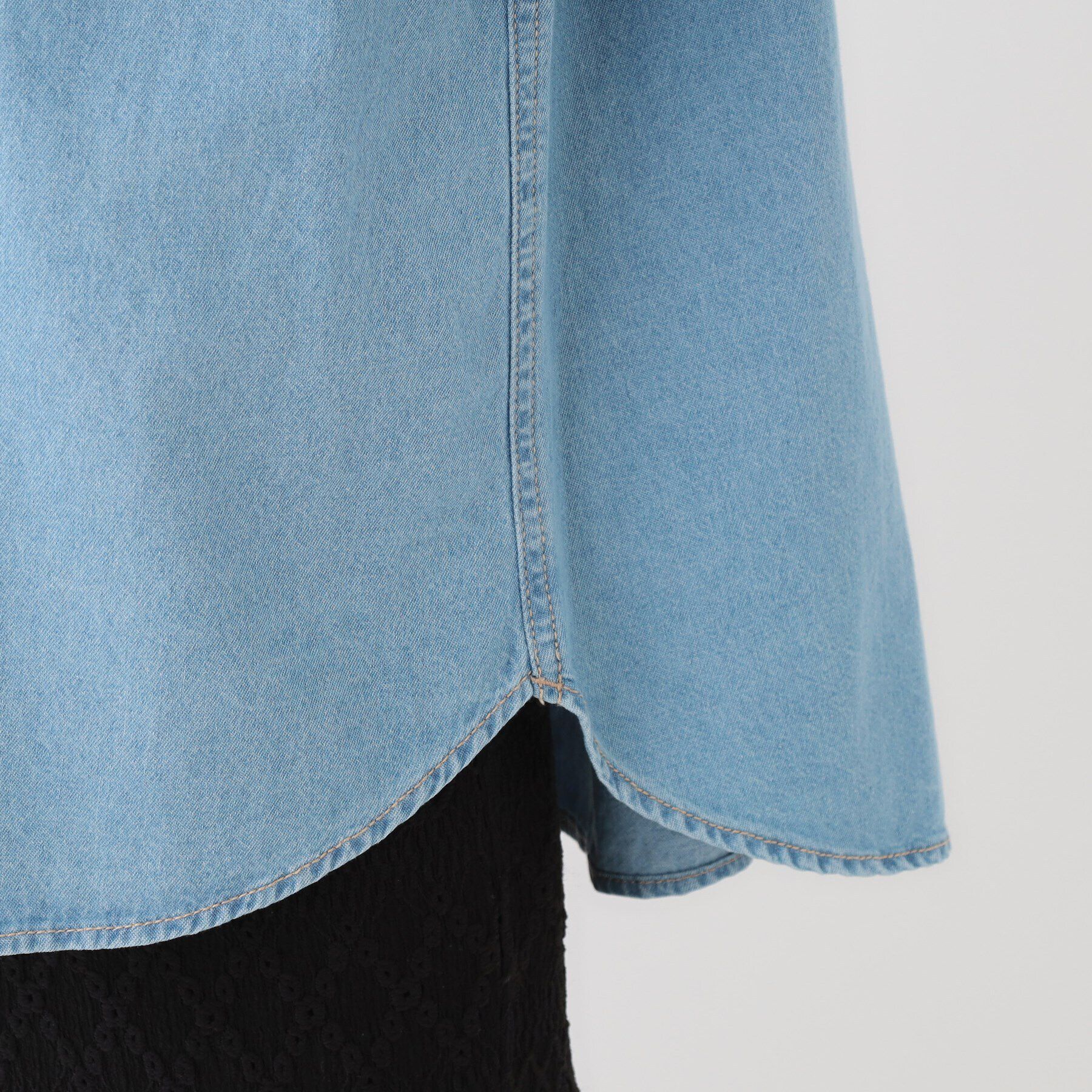 SHOO･LA･RUE「【洗える/S-LL】大人のこなれコーデに やわらかデニムシャツ」|シャツ・ブラウス|