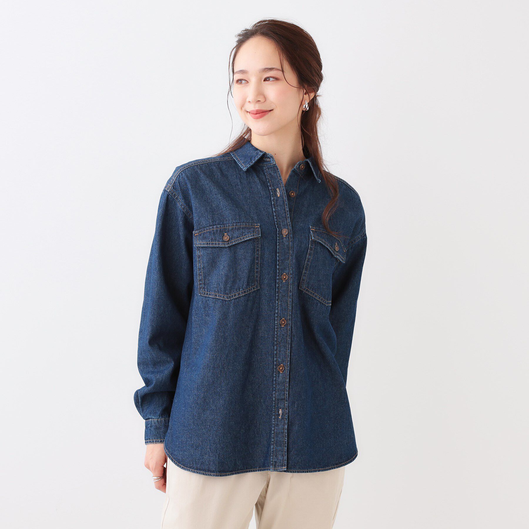 SHOO･LA･RUE「【洗える/S-LL】大人のこなれコーデに やわらかデニムシャツ」|シャツ・ブラウス|