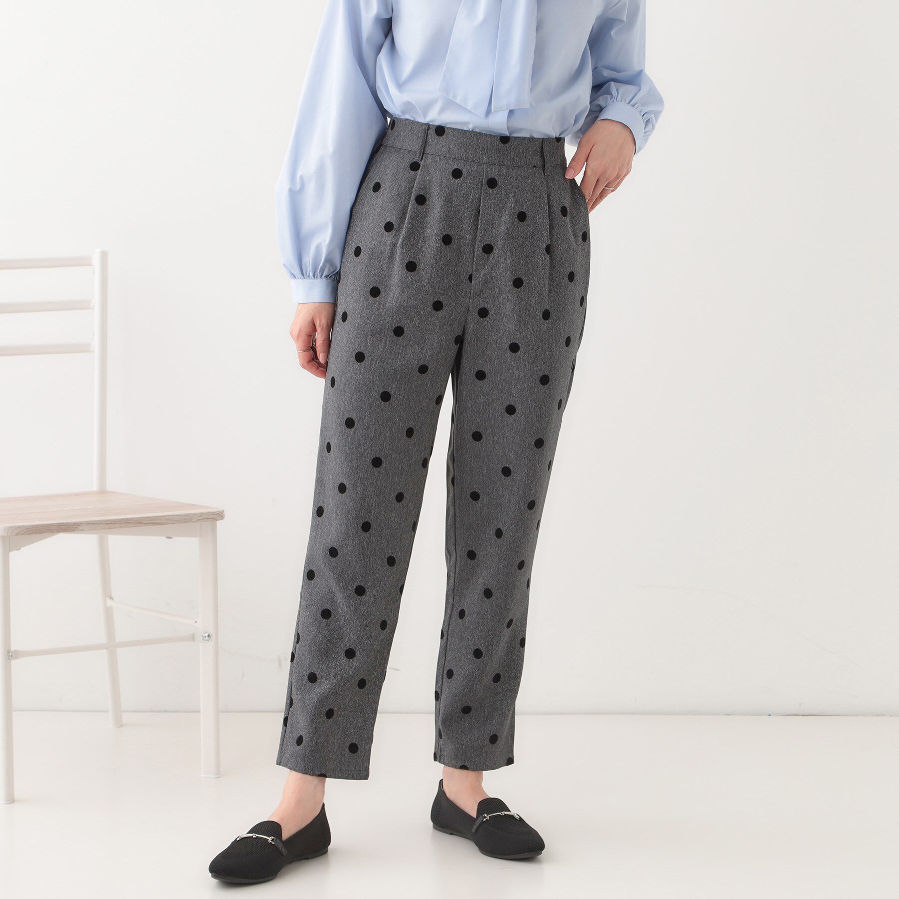 SHOO･LA･RUE「【S-LL】華やかさ引き立つ フロッキードット柄 テーパードパンツ」|その他|ブラック(019)