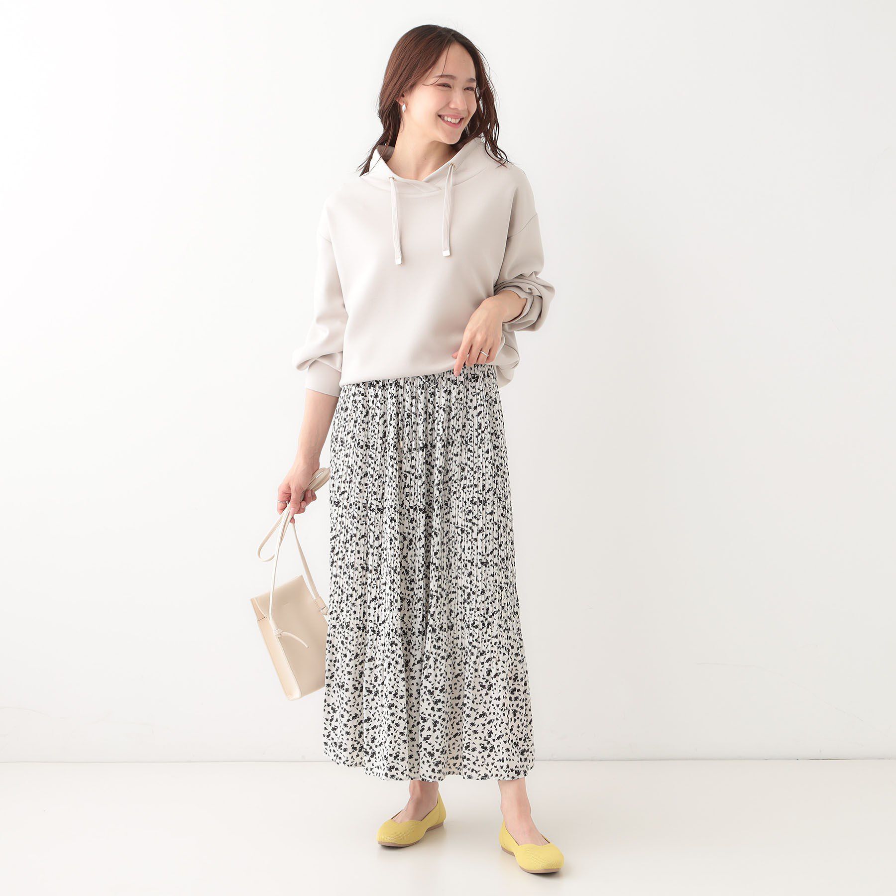 SHOO･LA･RUE「【高レビュー】広がり過ぎずすっきりと サテンプリーツスカート」|スカート|