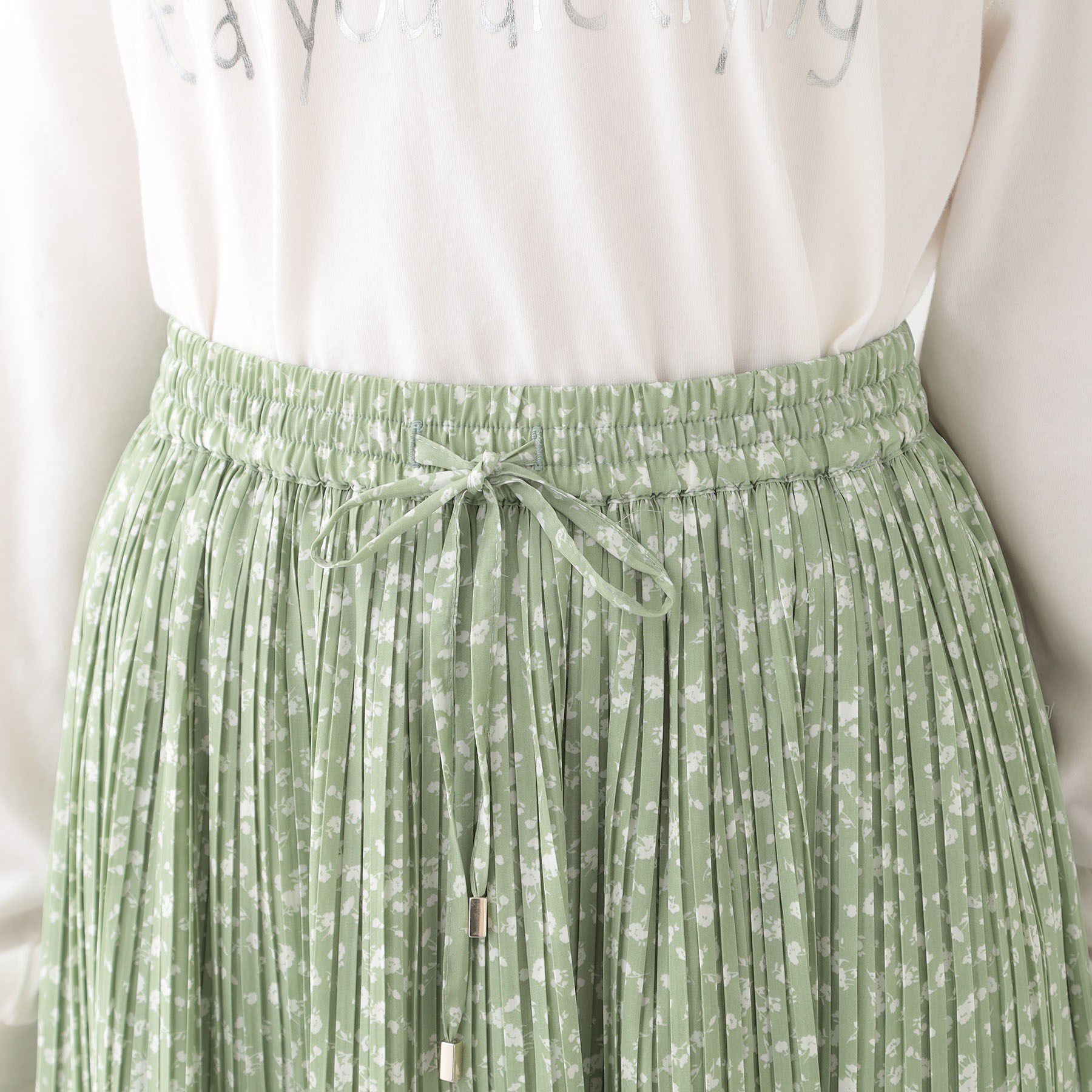 SHOO･LA･RUE「【高レビュー】広がり過ぎずすっきりと サテンプリーツスカート」|スカート|