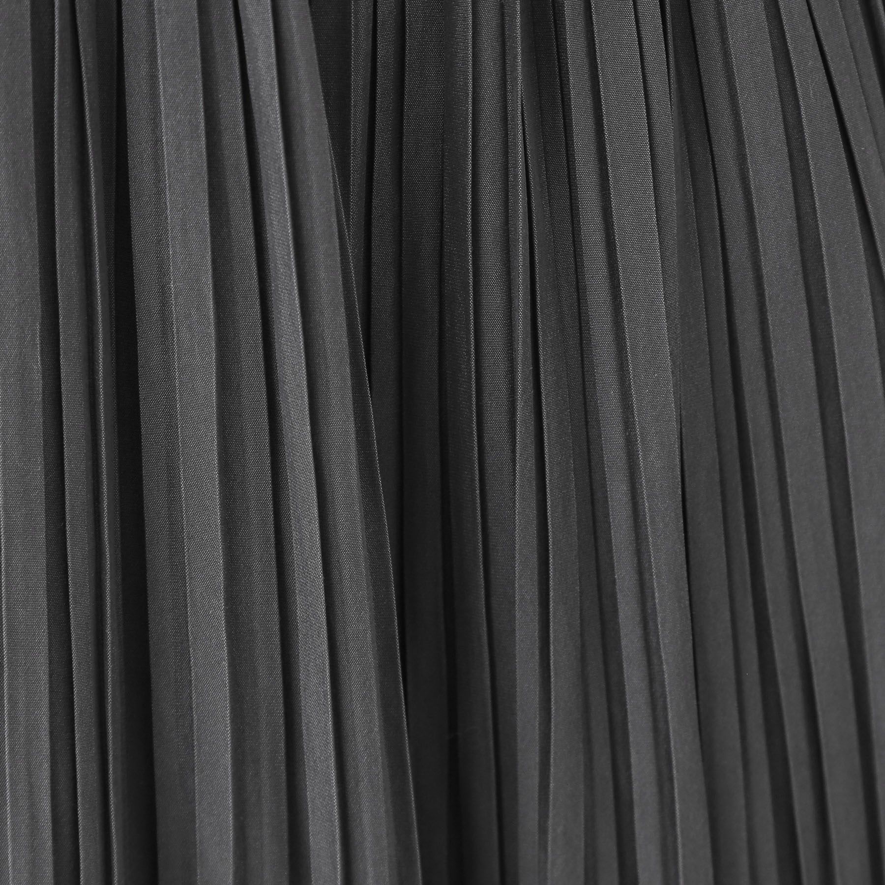 SHOO･LA･RUE「【高レビュー】広がり過ぎずすっきりと サテンプリーツスカート」|スカート|