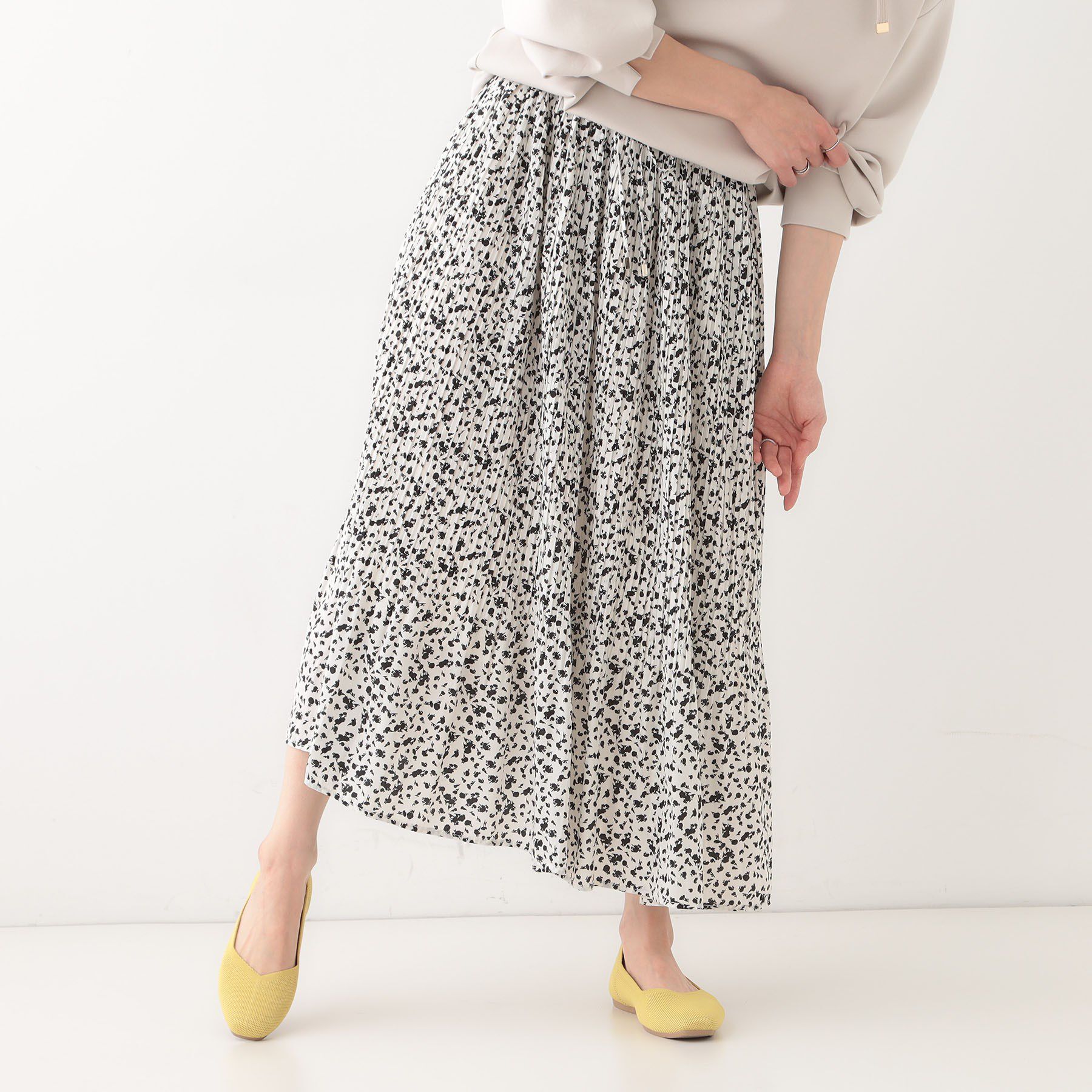 SHOO･LA･RUE「【高レビュー】広がり過ぎずすっきりと サテンプリーツスカート」|スカート|