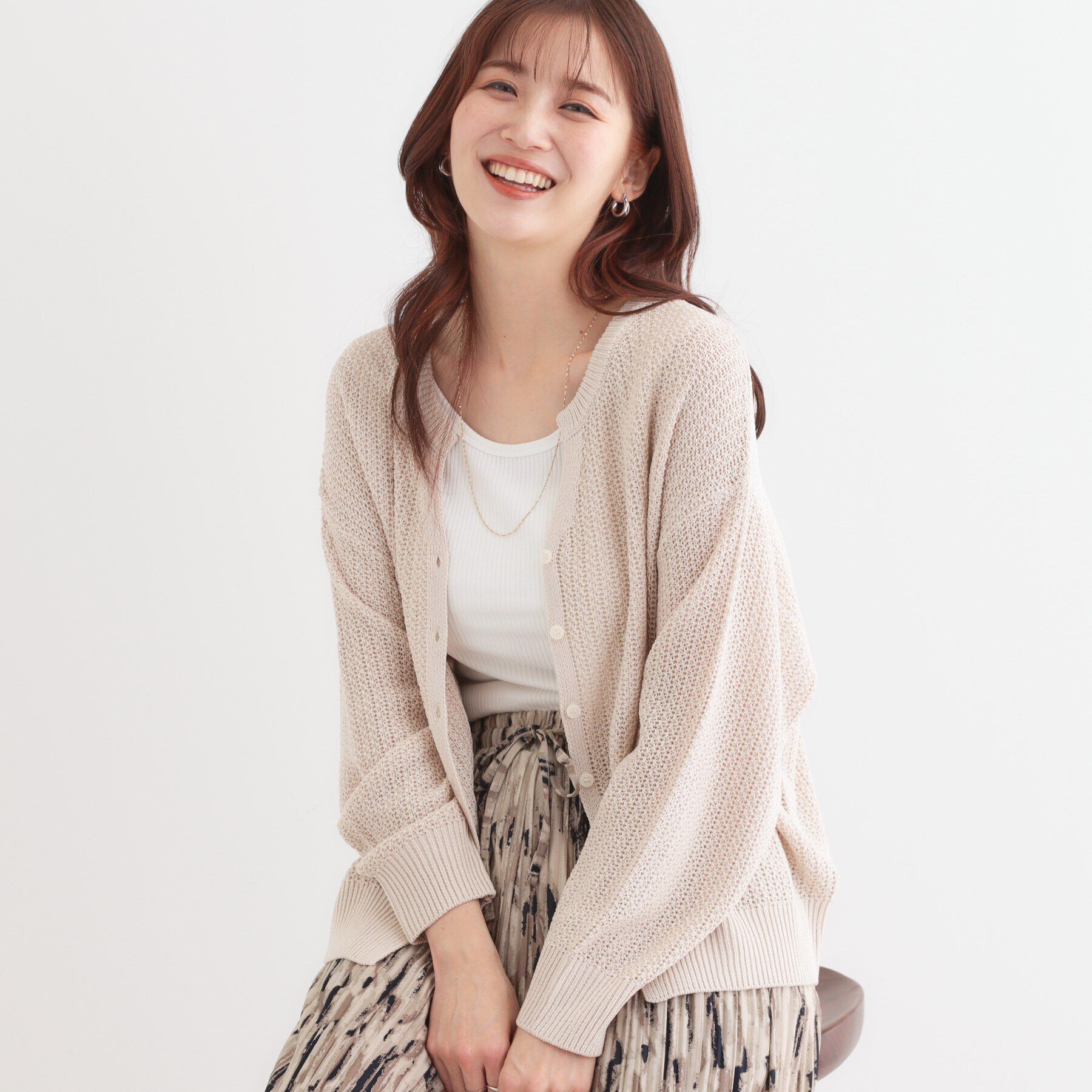SHOO･LA･RUE「【洗える】ざっくり編みが大人かわいい キーネックカーディガン」|カーディガン|グレージュ(050)