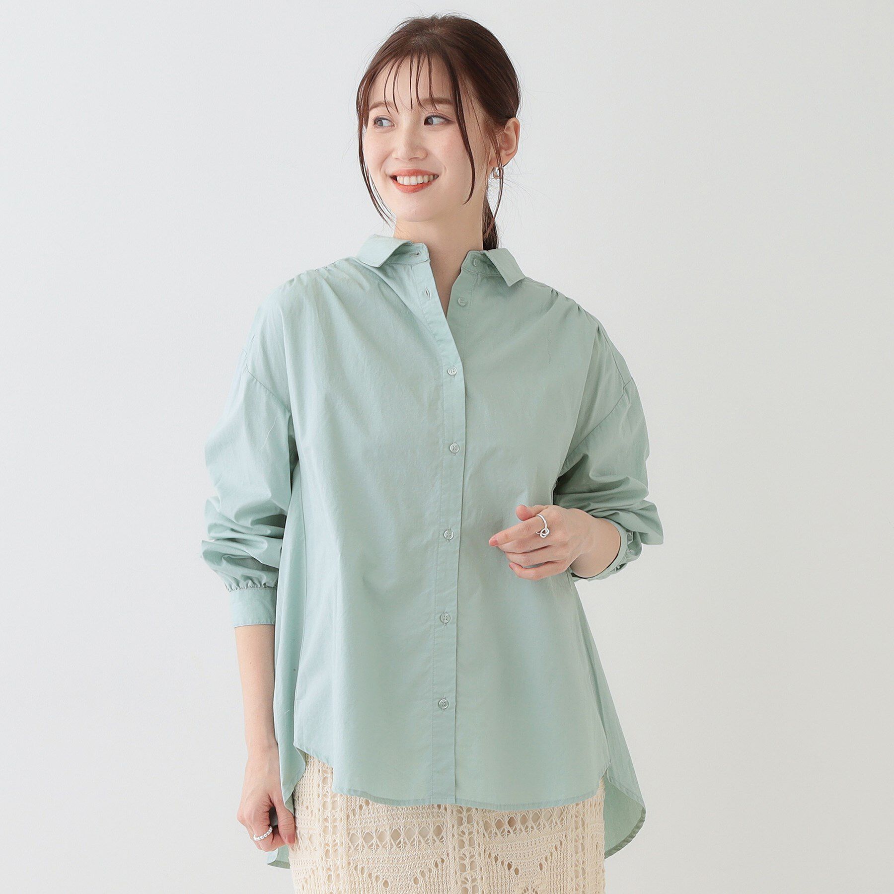 SHOO･LA･RUE「【洗える】バックギャザーがポイント 綿ワッシャー前開きシャツ」|シャツ・ブラウス|