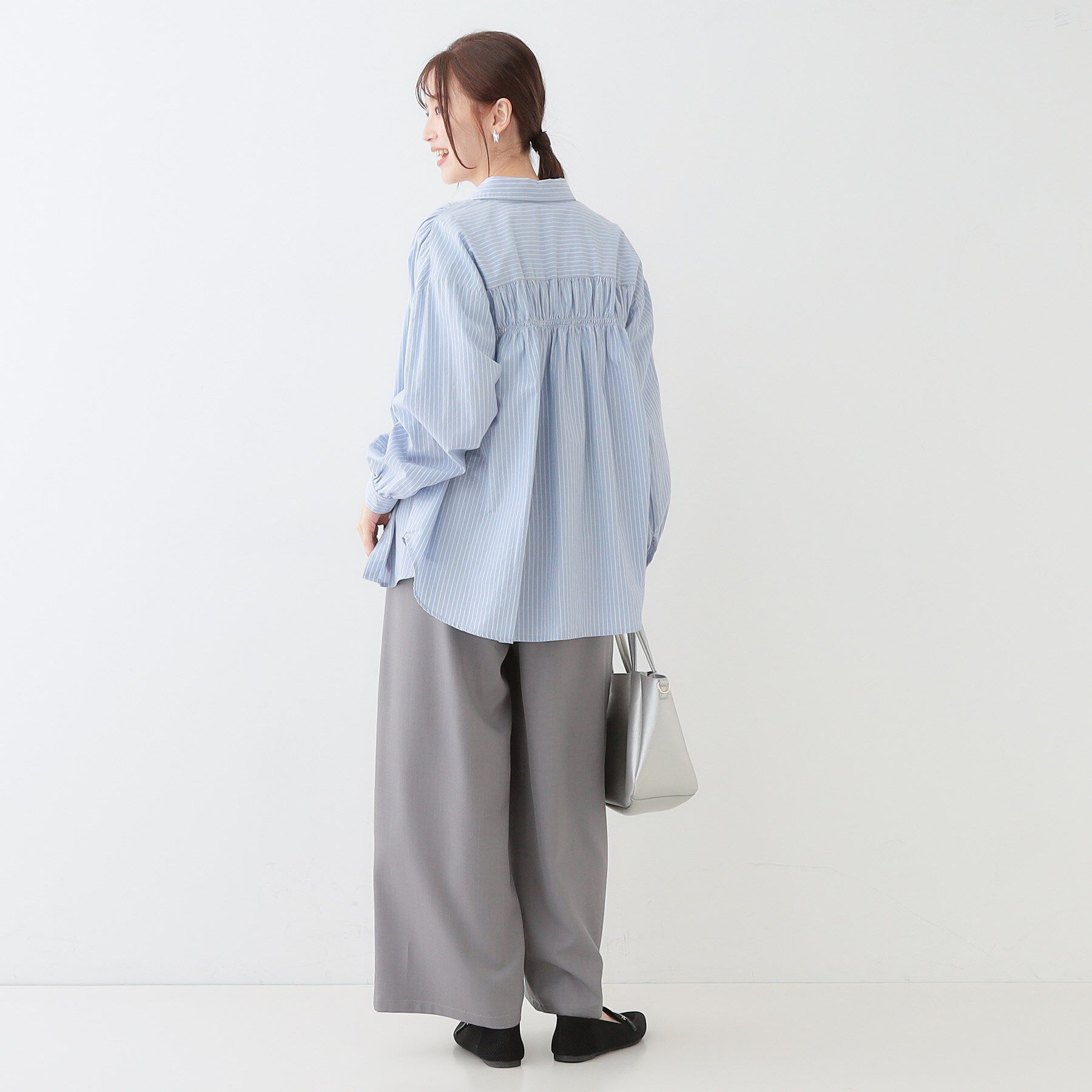 SHOO･LA･RUE「【洗える】バックギャザーがポイント 綿ワッシャー前開きシャツ」|シャツ・ブラウス|