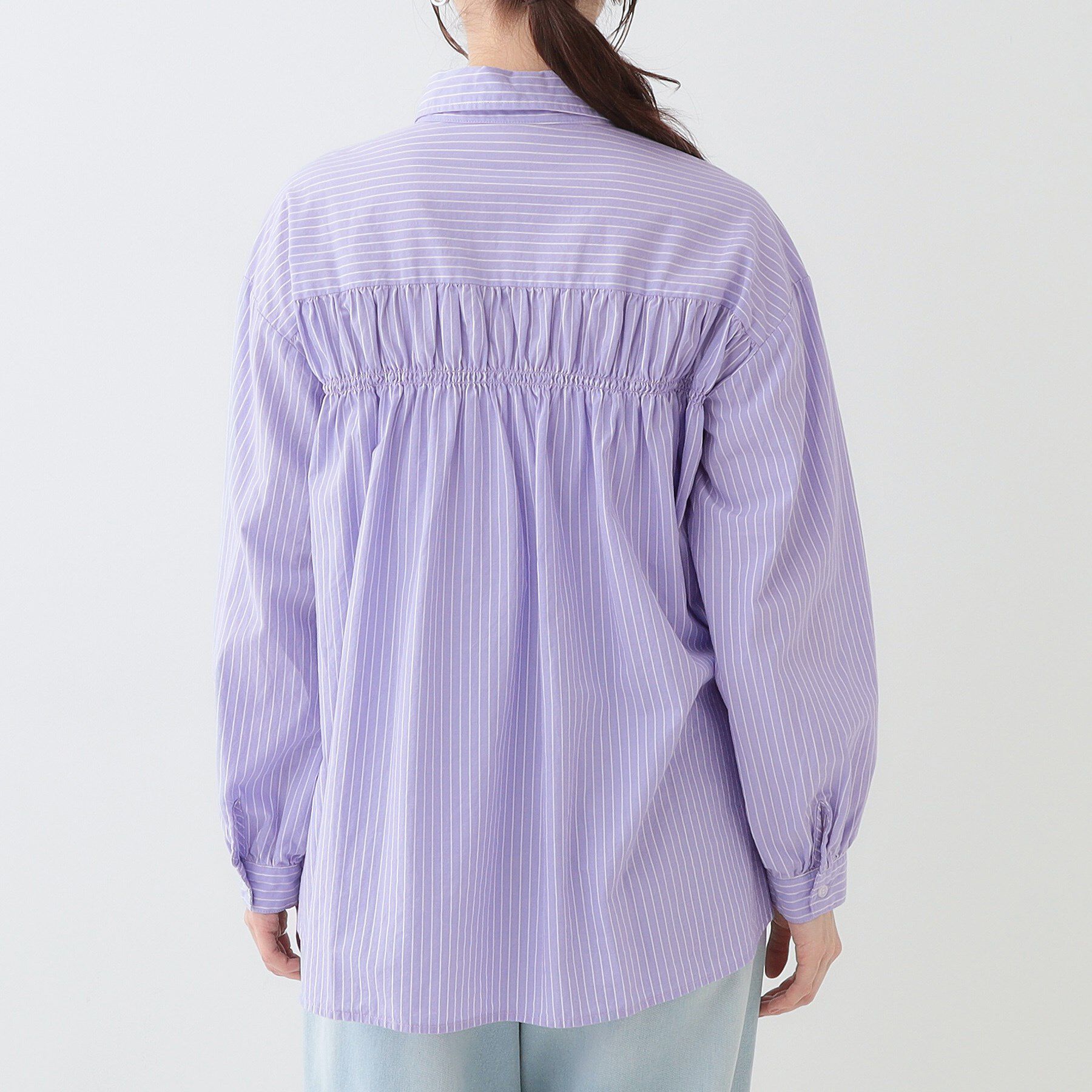 SHOO･LA･RUE「【洗える】バックギャザーがポイント 綿ワッシャー前開きシャツ」|シャツ・ブラウス|