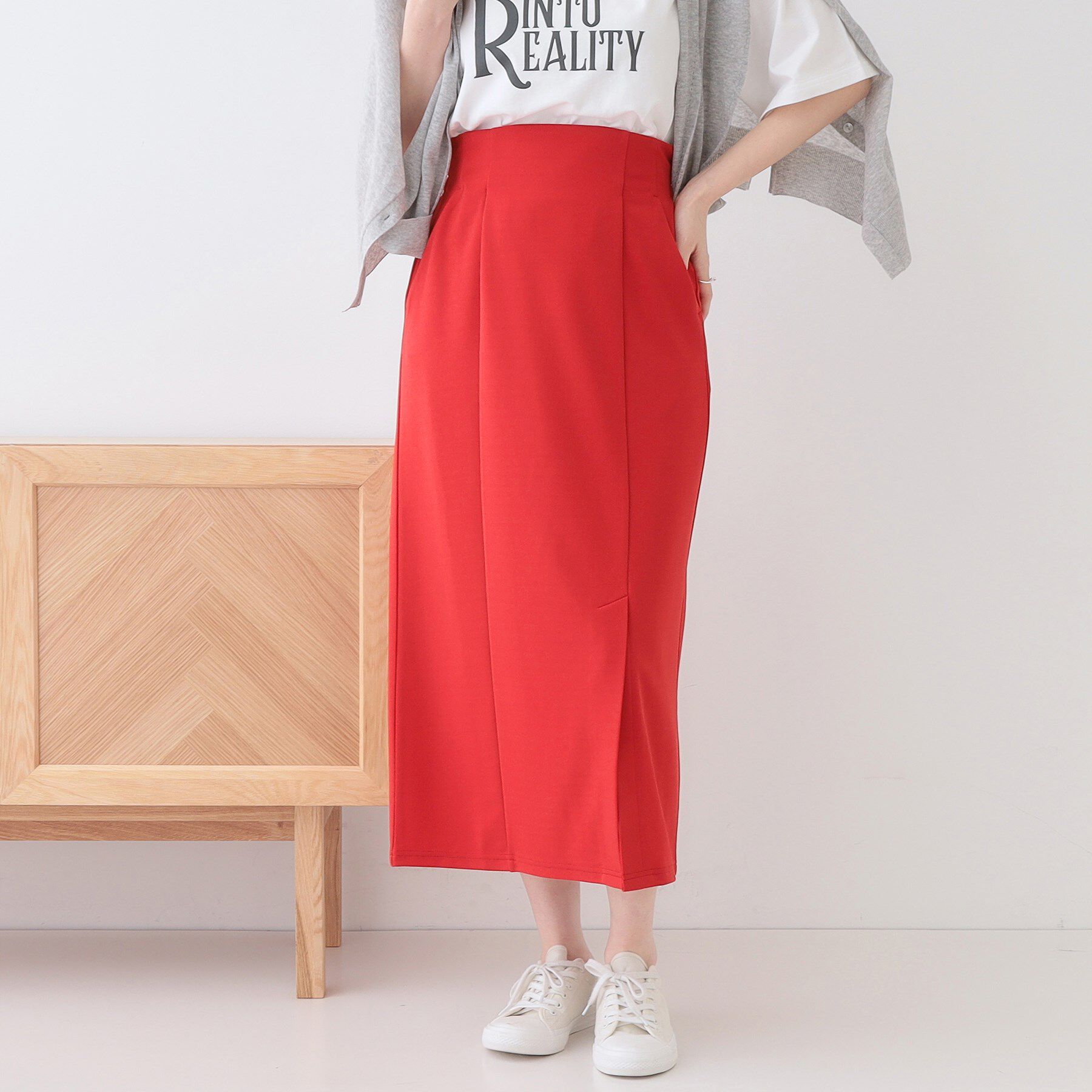 SHOO･LA･RUE「【洗える】洗濯後しわになりにくい カットジョーゼット ナロースカート」|スカート|レッド(063)