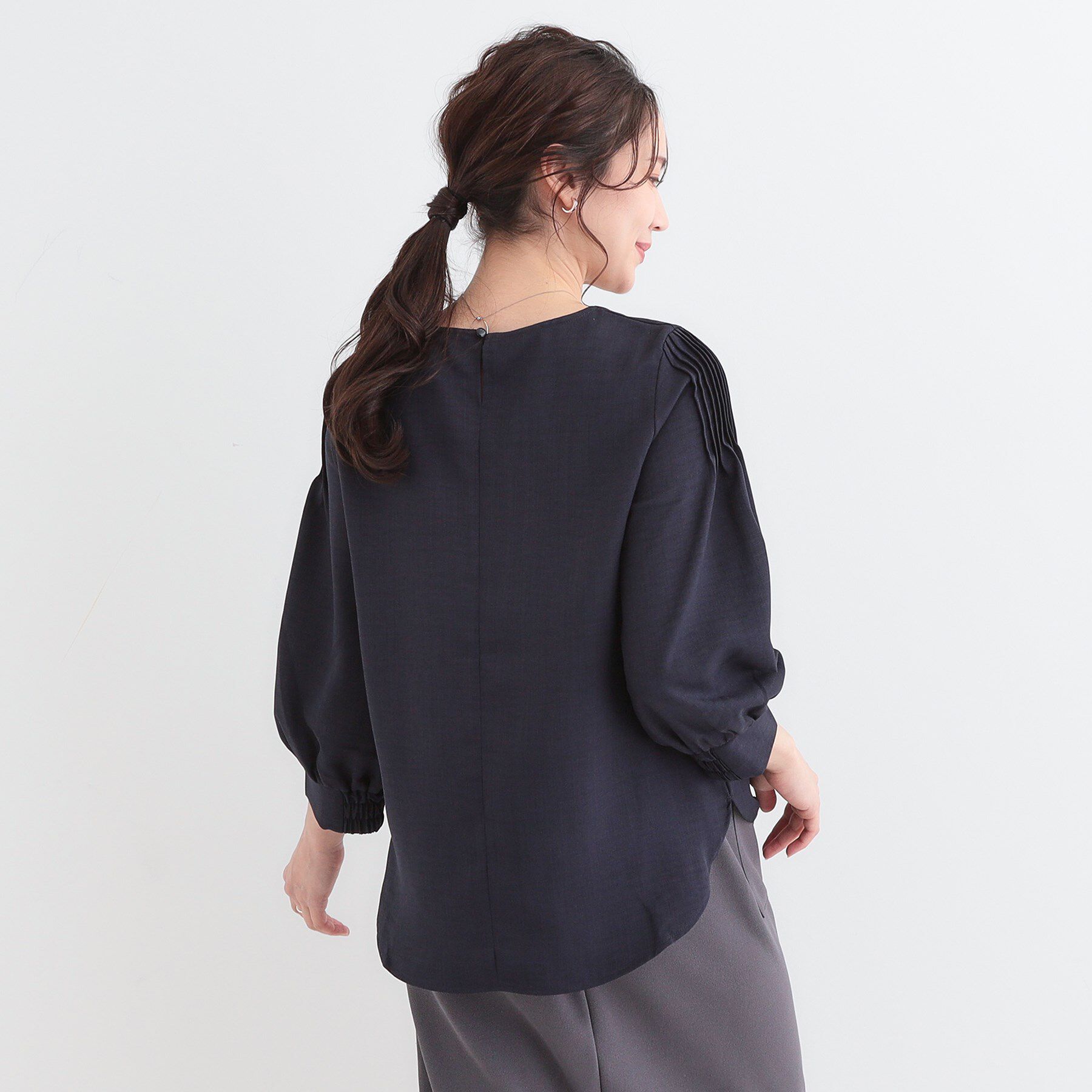 SHOO･LA･RUE「【洗える/洗濯後しわになりにくい】無理せずキレイ 肩タックブラウス」|シャツ・ブラウス|