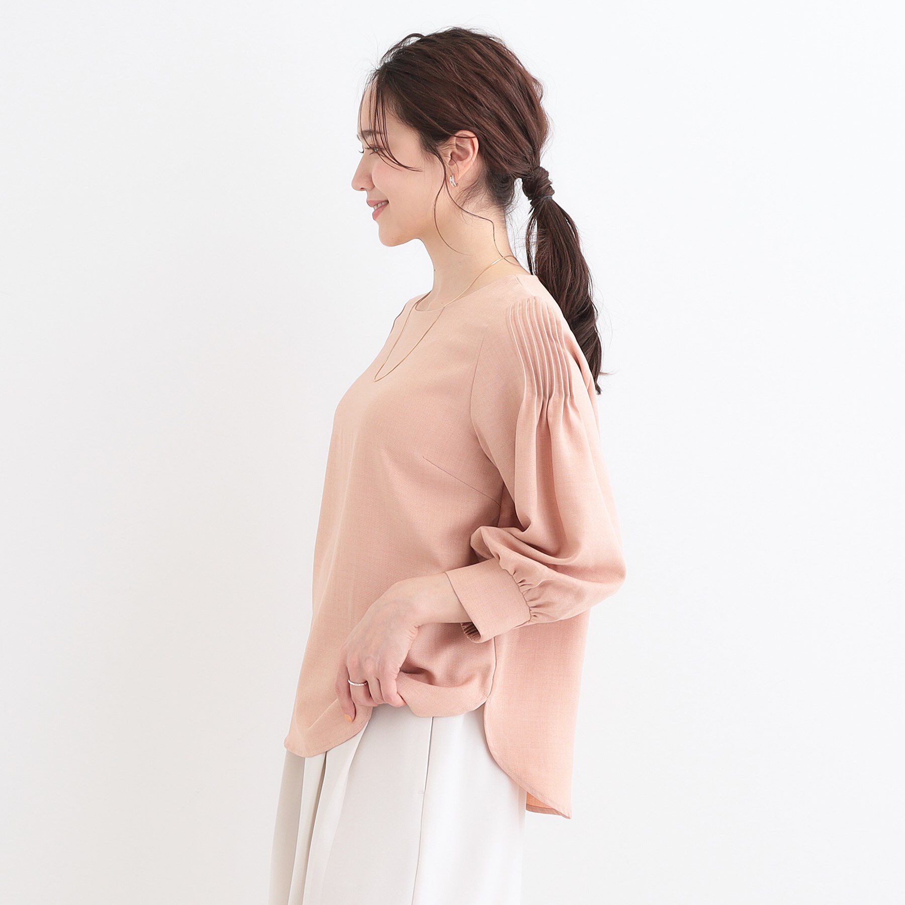 SHOO･LA･RUE「【洗える/洗濯後しわになりにくい】無理せずキレイ 肩タックブラウス」|シャツ・ブラウス|