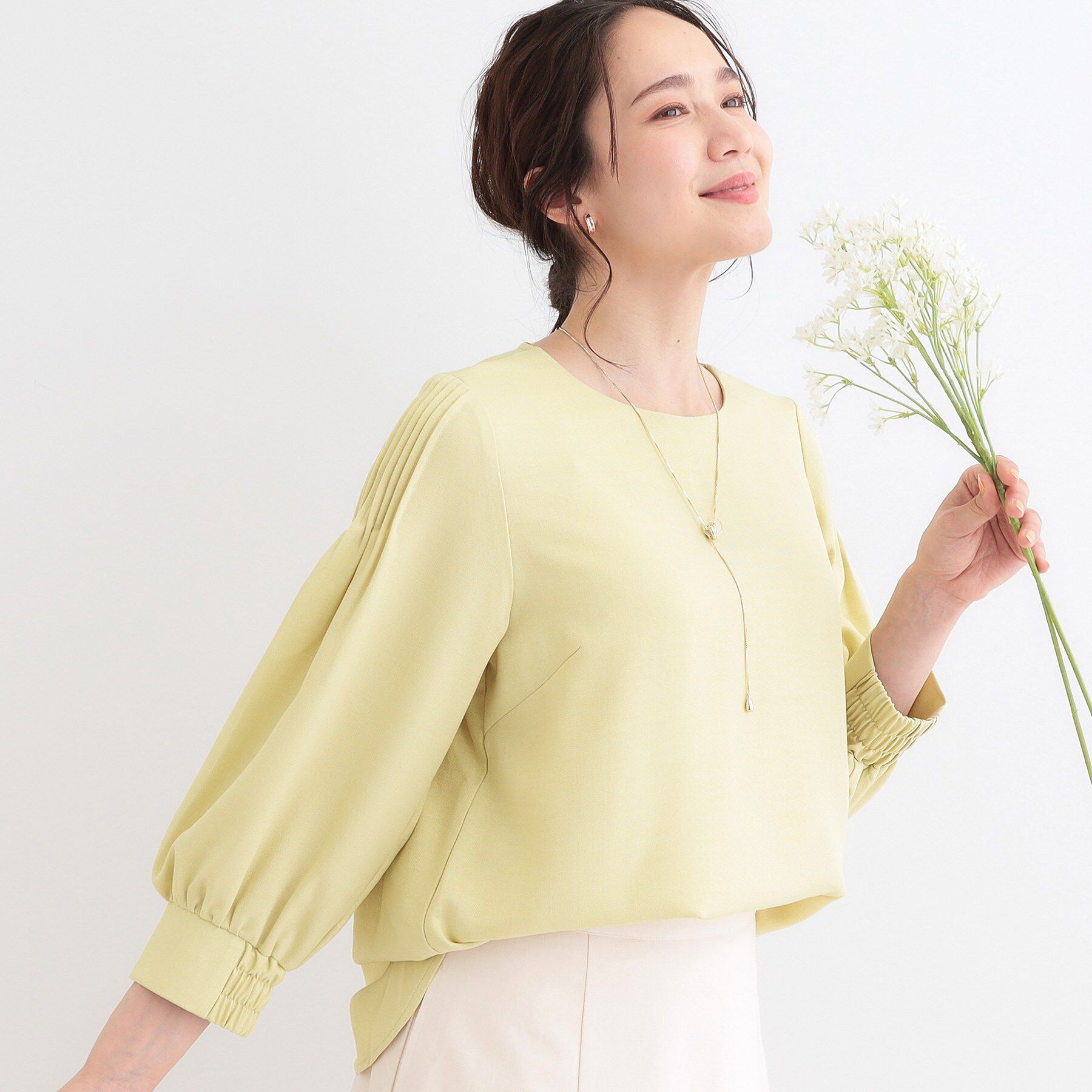SHOO･LA･RUE「【洗える/洗濯後しわになりにくい】無理せずキレイ 肩タックブラウス」|シャツ・ブラウス|ライトイエロー(03