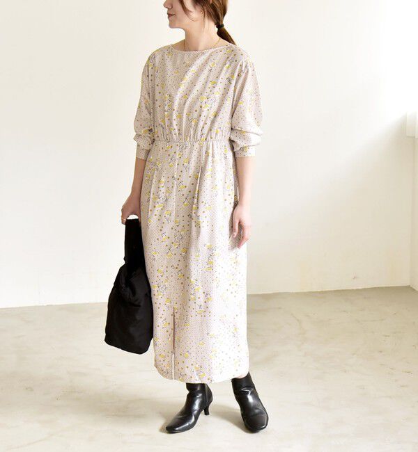quaranciel「《予約》quaranciel: ドット フラワー プリント Iライン ギャザー ワンピース」|ワンピース|ベージュ