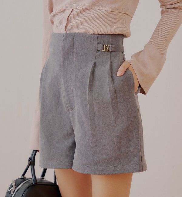  「【REVIVAL/WEB限定】チャーム付タックショートパンツ」|チノ|