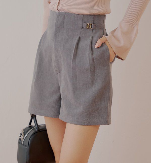  「【REVIVAL/WEB限定】チャーム付タックショートパンツ」|チノ|グレー