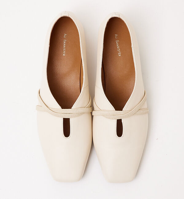 AU BANNISTER「【Youtuber紹介】ストラップソフトレザーフラットパンプス」|パンプス|