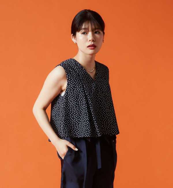 TIARA「ランダムドットノースリーブブラウス」|シャツ・ブラウス|ネイビー