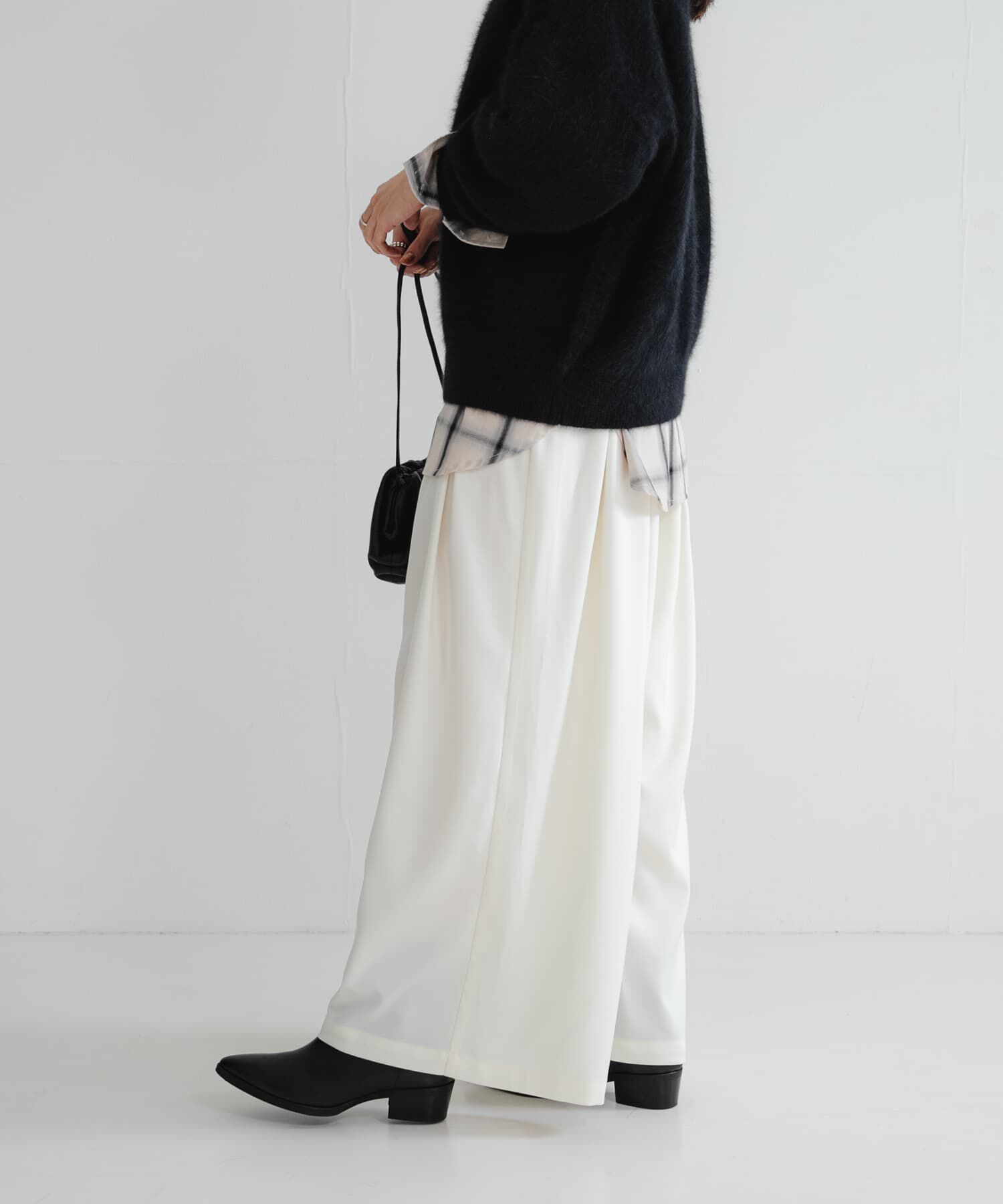 URBAN RESEARCH「ストレッチタックギャザーワイドパンツ」|その他|オフホワイト