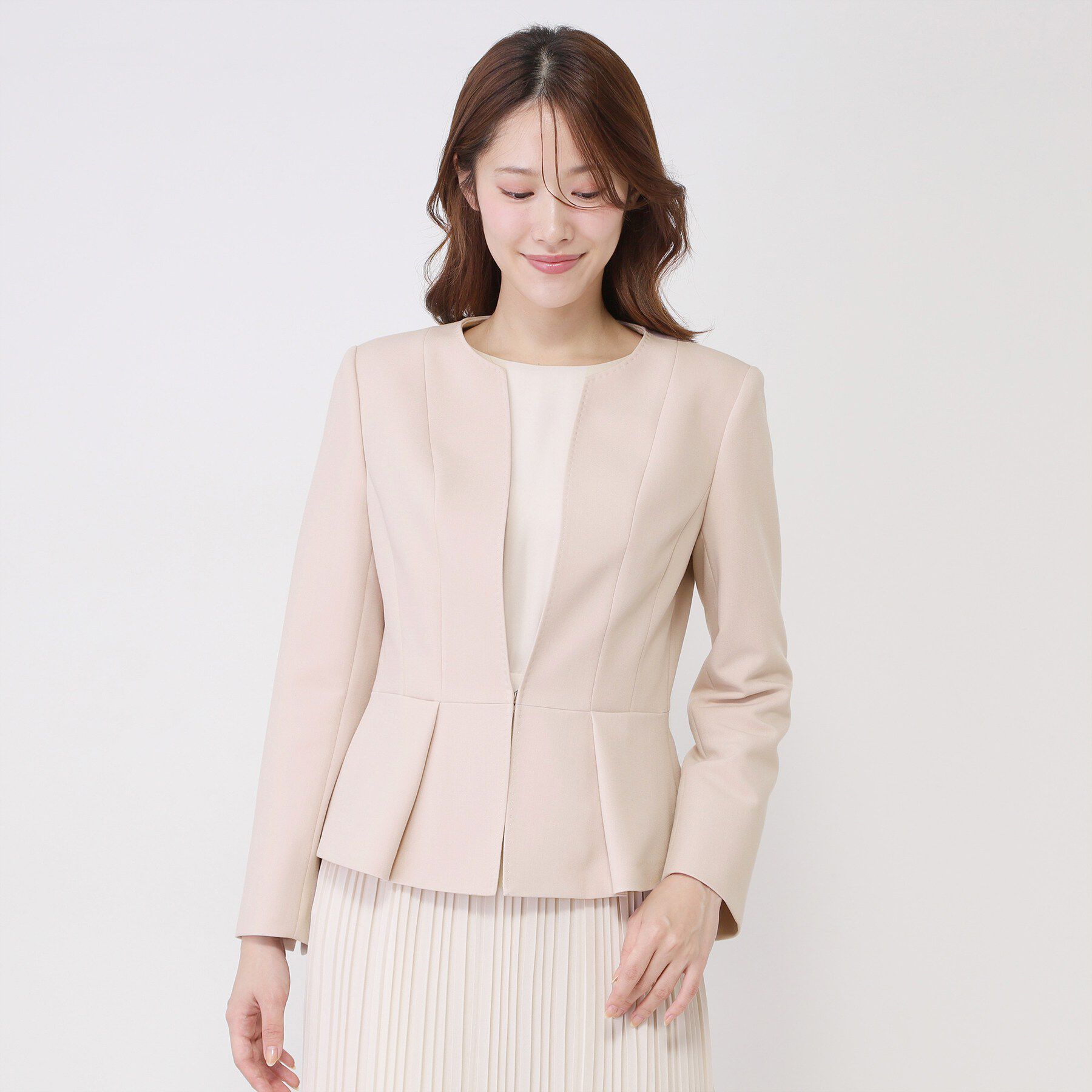 COUP DE CHANCE「【手洗い可／日本製／スーツ可】ペプラムデザインのカラーレスジャケット」|ノーカラージャケット|