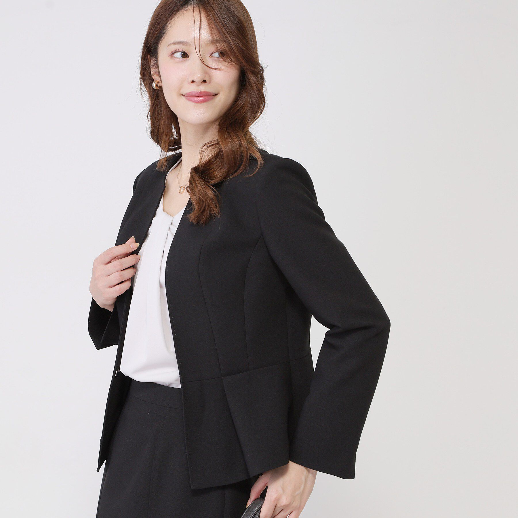 COUP DE CHANCE「【手洗い可／日本製／スーツ可】ペプラムデザインのカラーレスジャケット」|ノーカラージャケット|