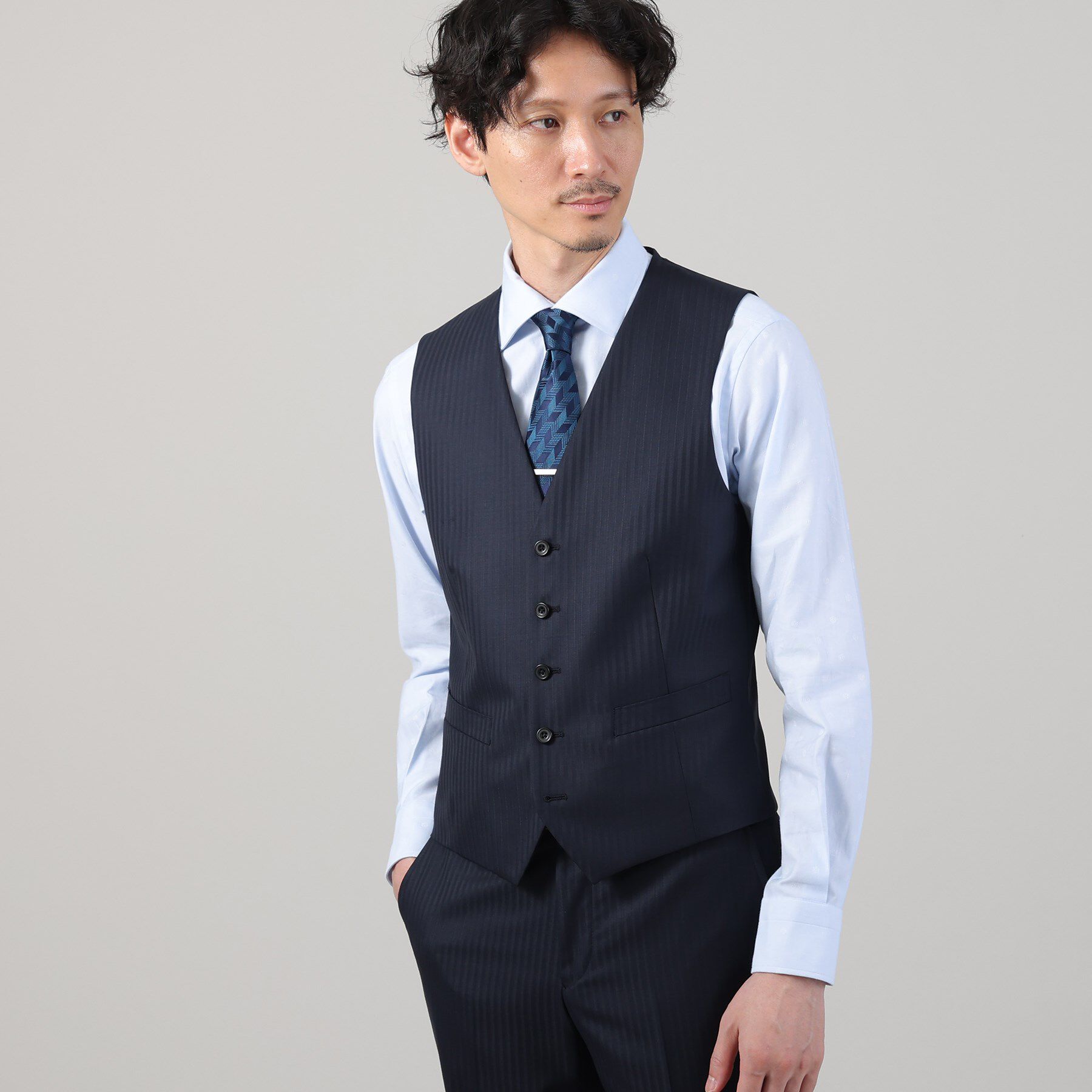 TAKEO KIKUCHI「【Sサイズ～】シャイニーヘリンボンストライプ ベスト」|スーツ|ディープネイビー(3